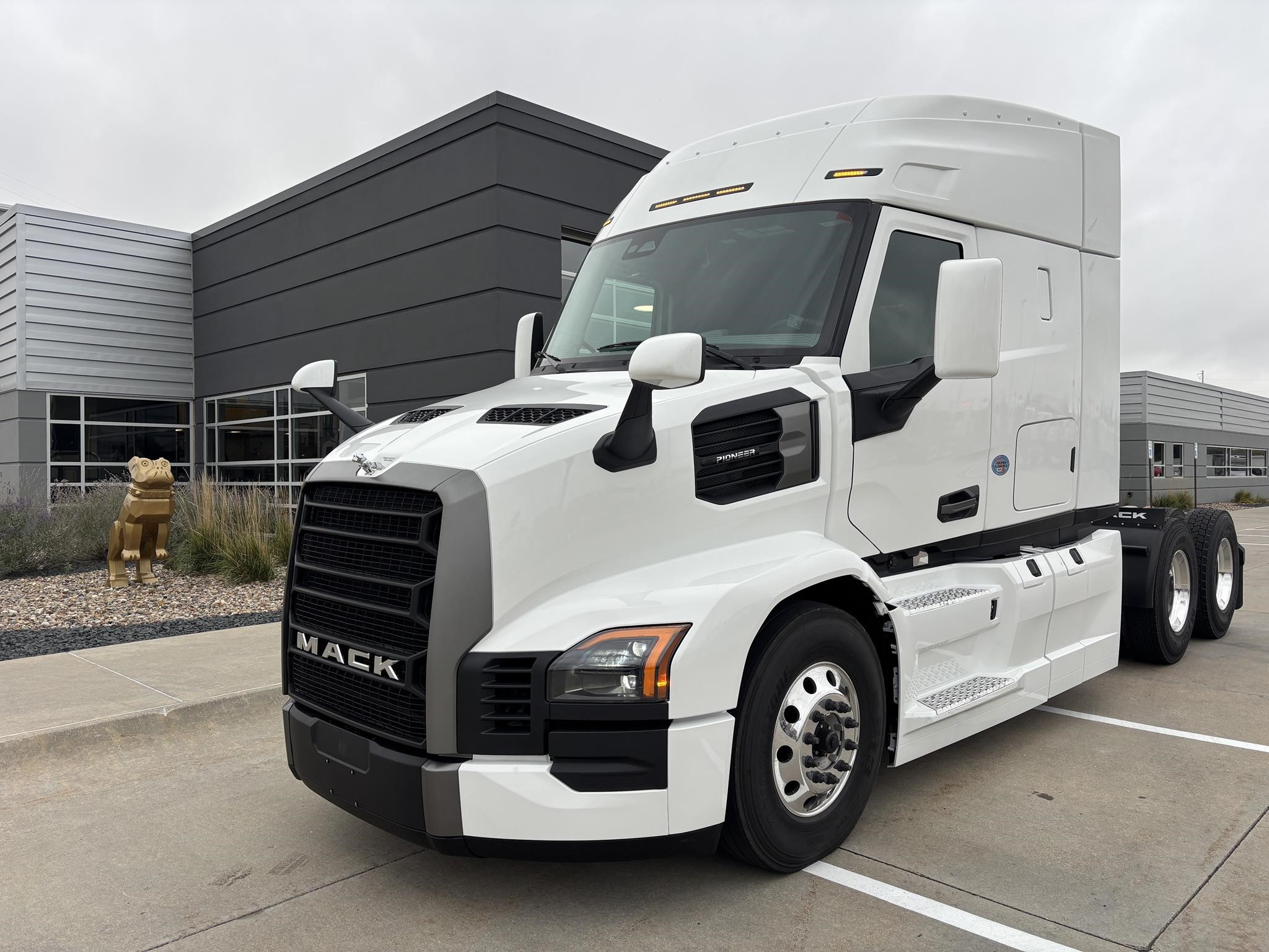 2026 MACK PIONEER 64T 2026 MACK PIONEER 64T - image 1 of 6