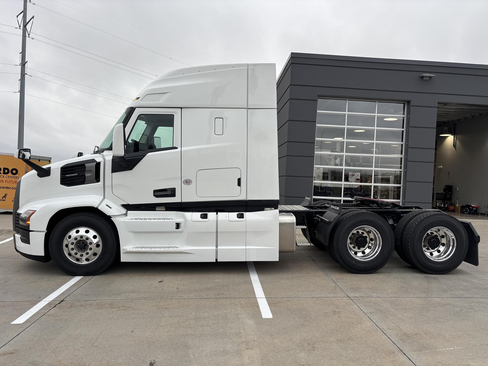 2026 MACK PIONEER 64T 2026 MACK PIONEER 64T - image 2 of 6