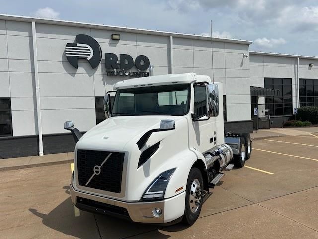 2026 VOLVO VNR64T300 2026 VOLVO VNR64T300 - image 1 of 6