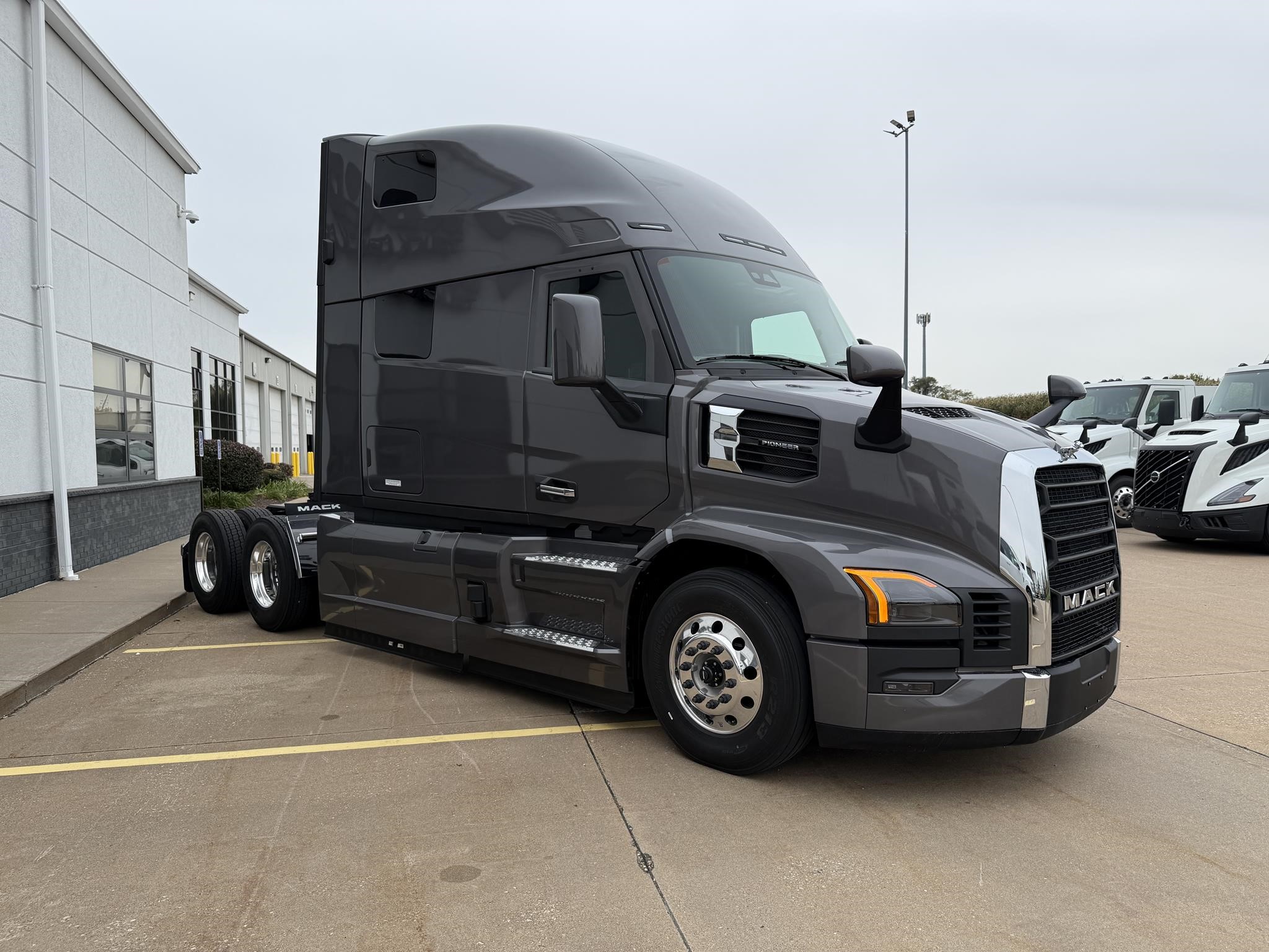 2026 MACK PIONEER 64T 2026 MACK PIONEER 64T - image 3 of 6
