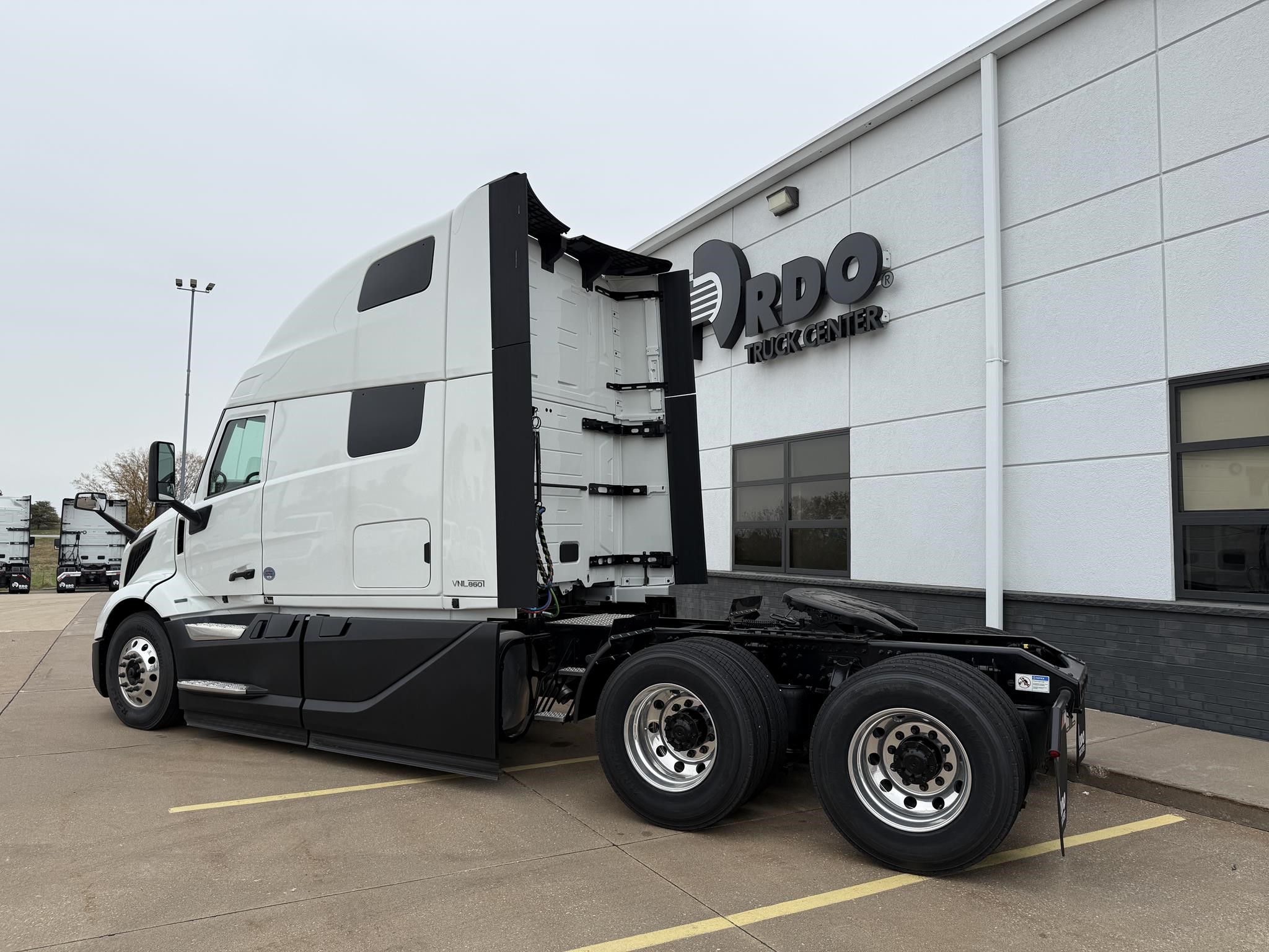 2026 VOLVO VNL64T860 2026 VOLVO VNL64T860 - image 6 of 6