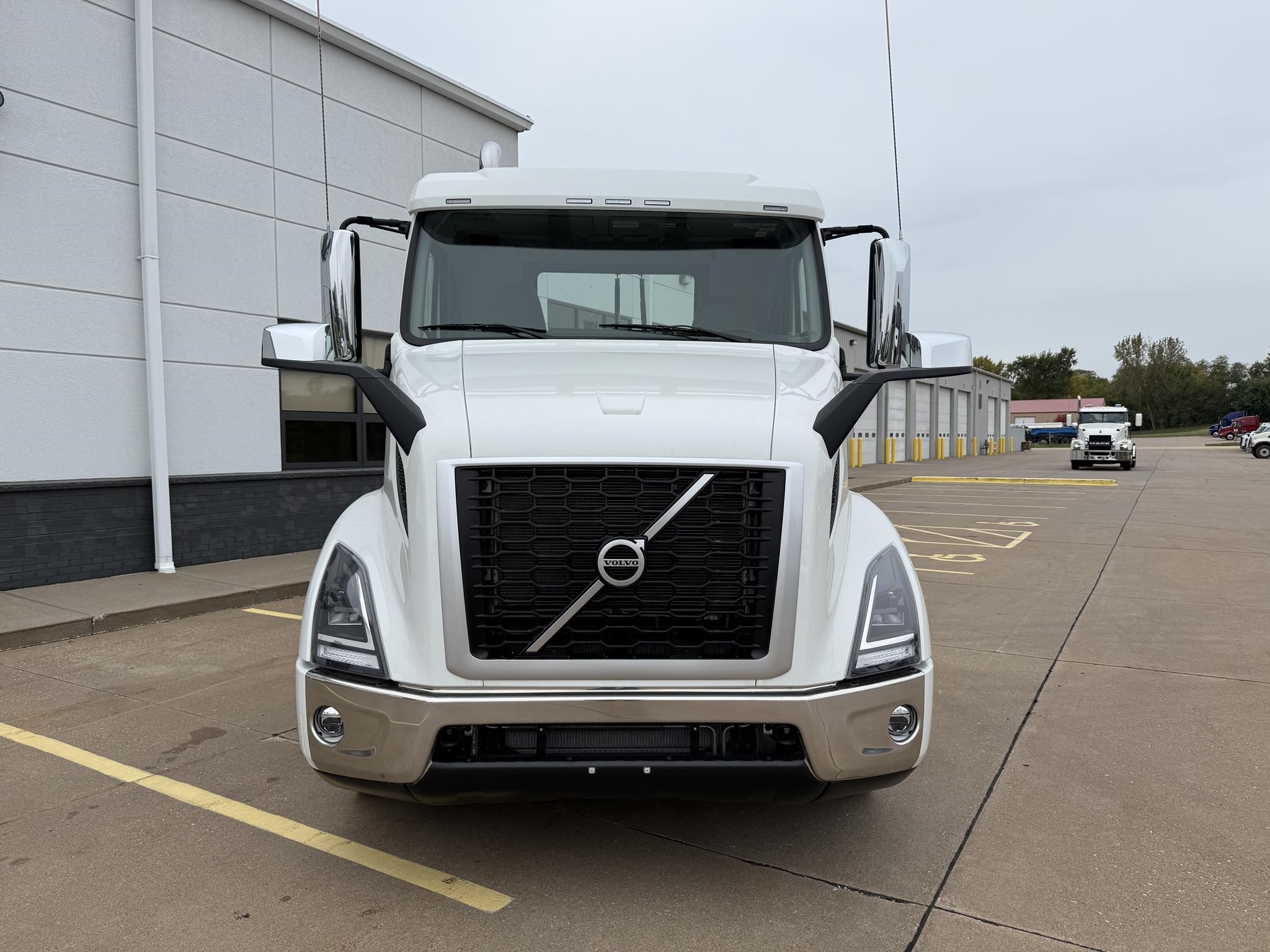 2026 VOLVO VNR64T300 2026 VOLVO VNR64T300 - image 2 of 6