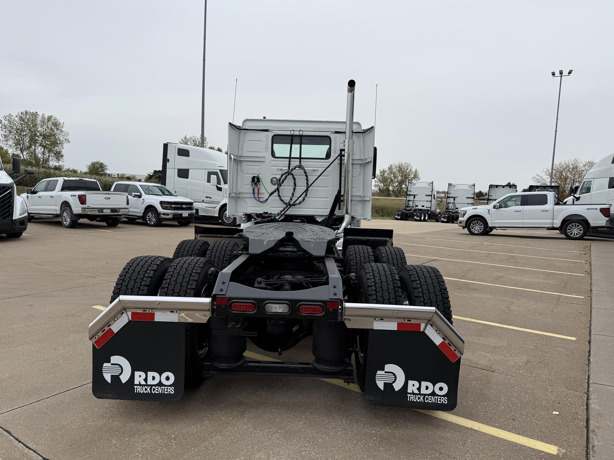 2026 VOLVO VNR64T300 2026 VOLVO VNR64T300 - image 5 of 6