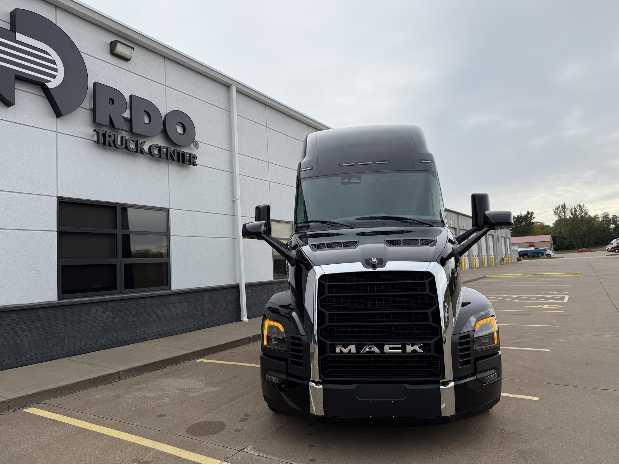 2026 MACK PIONEER 64T 2026 MACK PIONEER 64T - image 2 of 6