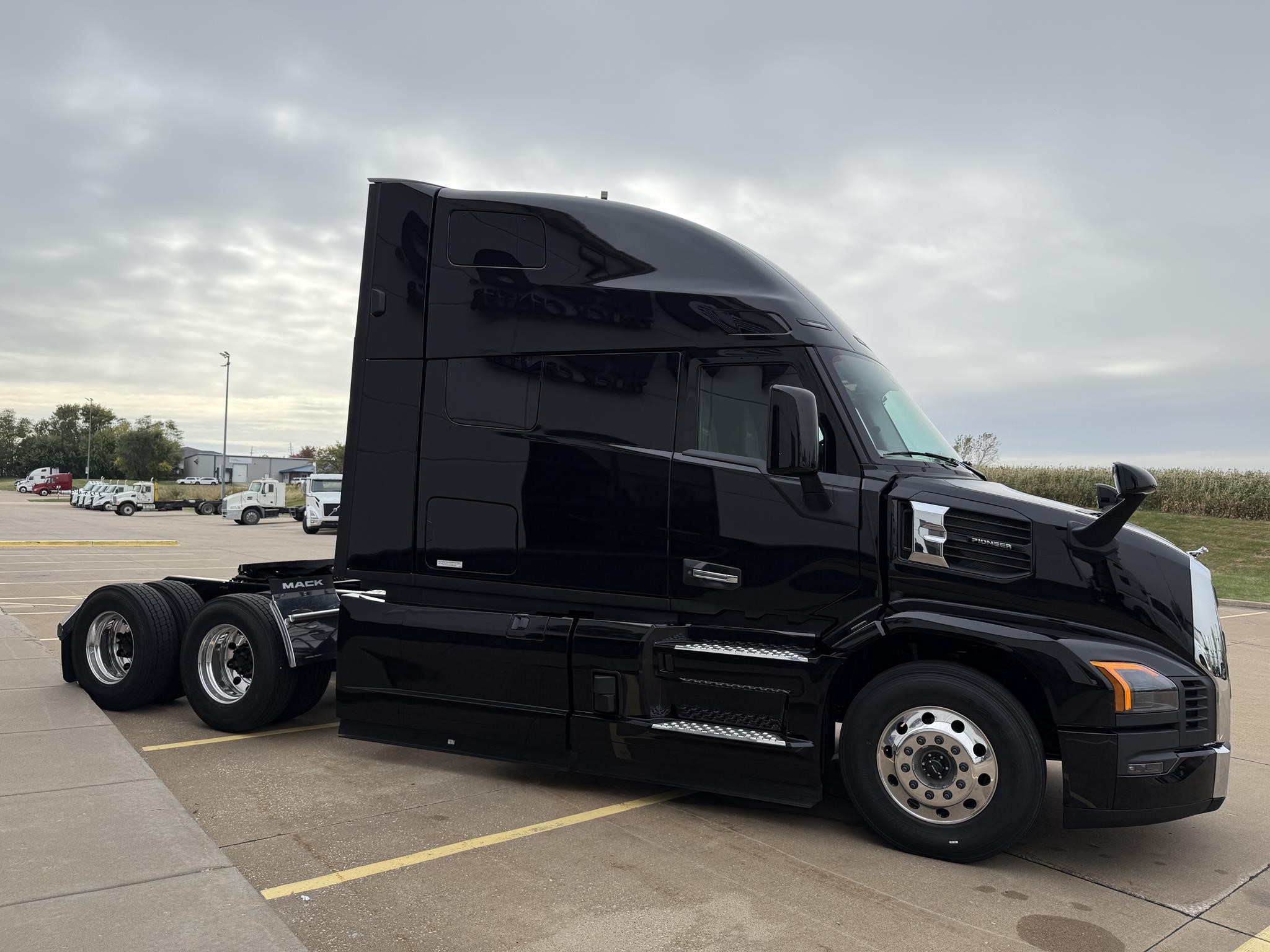 2026 MACK PIONEER 64T 2026 MACK PIONEER 64T - image 4 of 6