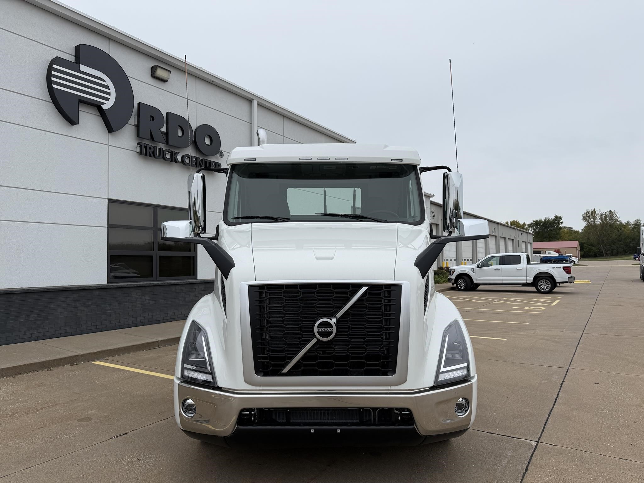 2026 VOLVO VNR64T300 2026 VOLVO VNR64T300 - image 2 of 3