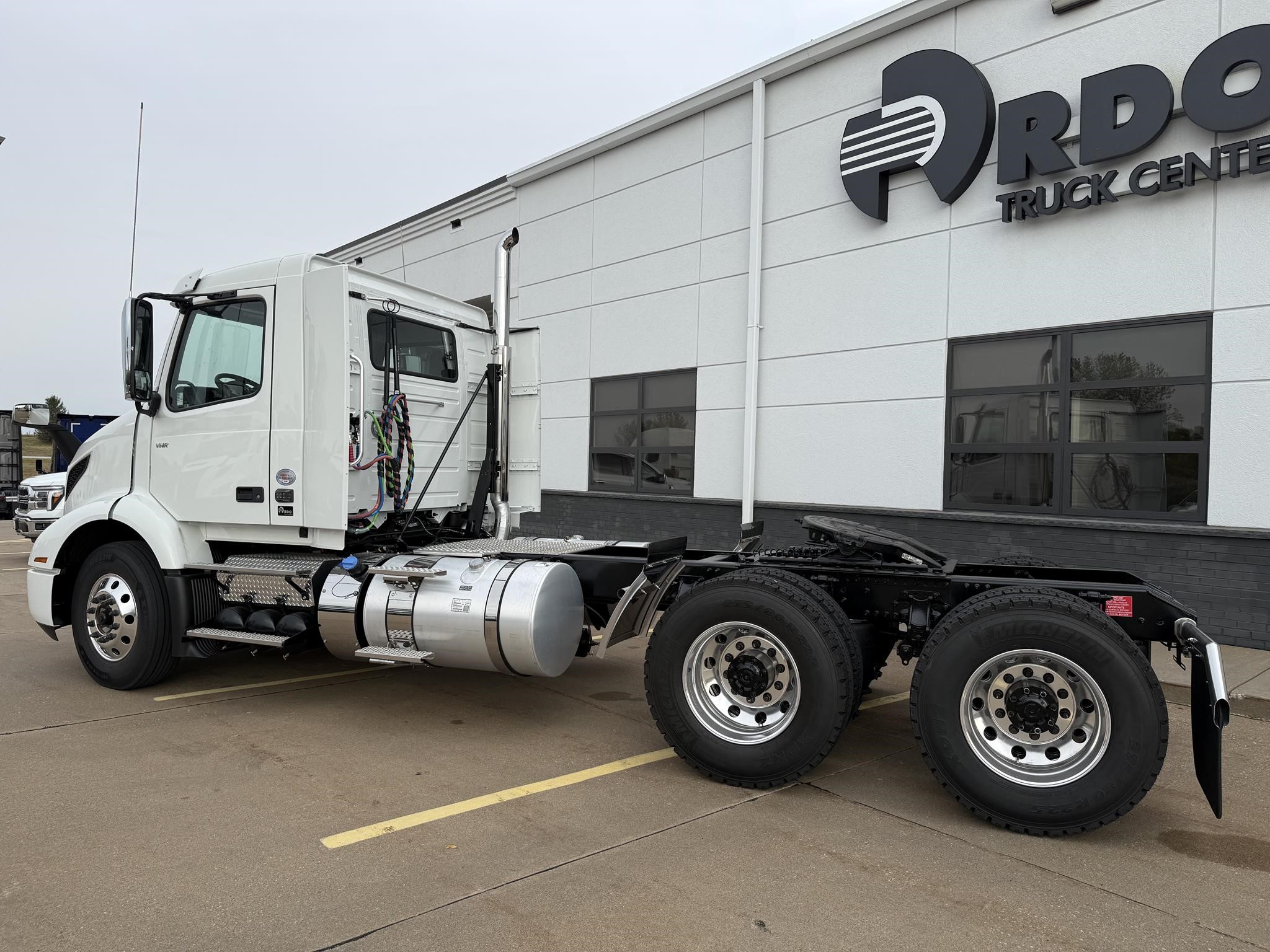 2026 VOLVO VNR64T300 2026 VOLVO VNR64T300 - image 6 of 6