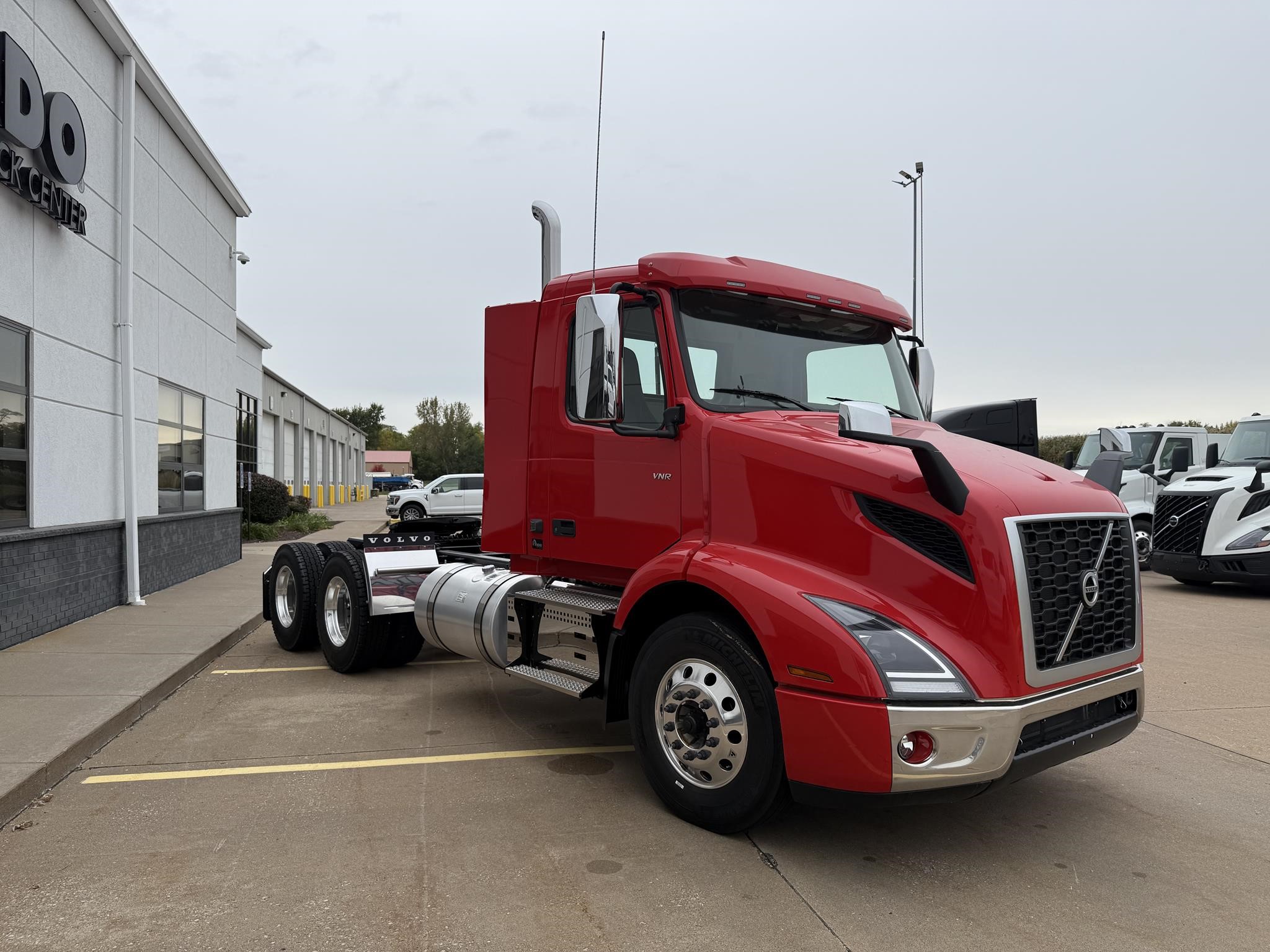 2026 VOLVO VNR64T300 2026 VOLVO VNR64T300 - image 3 of 6