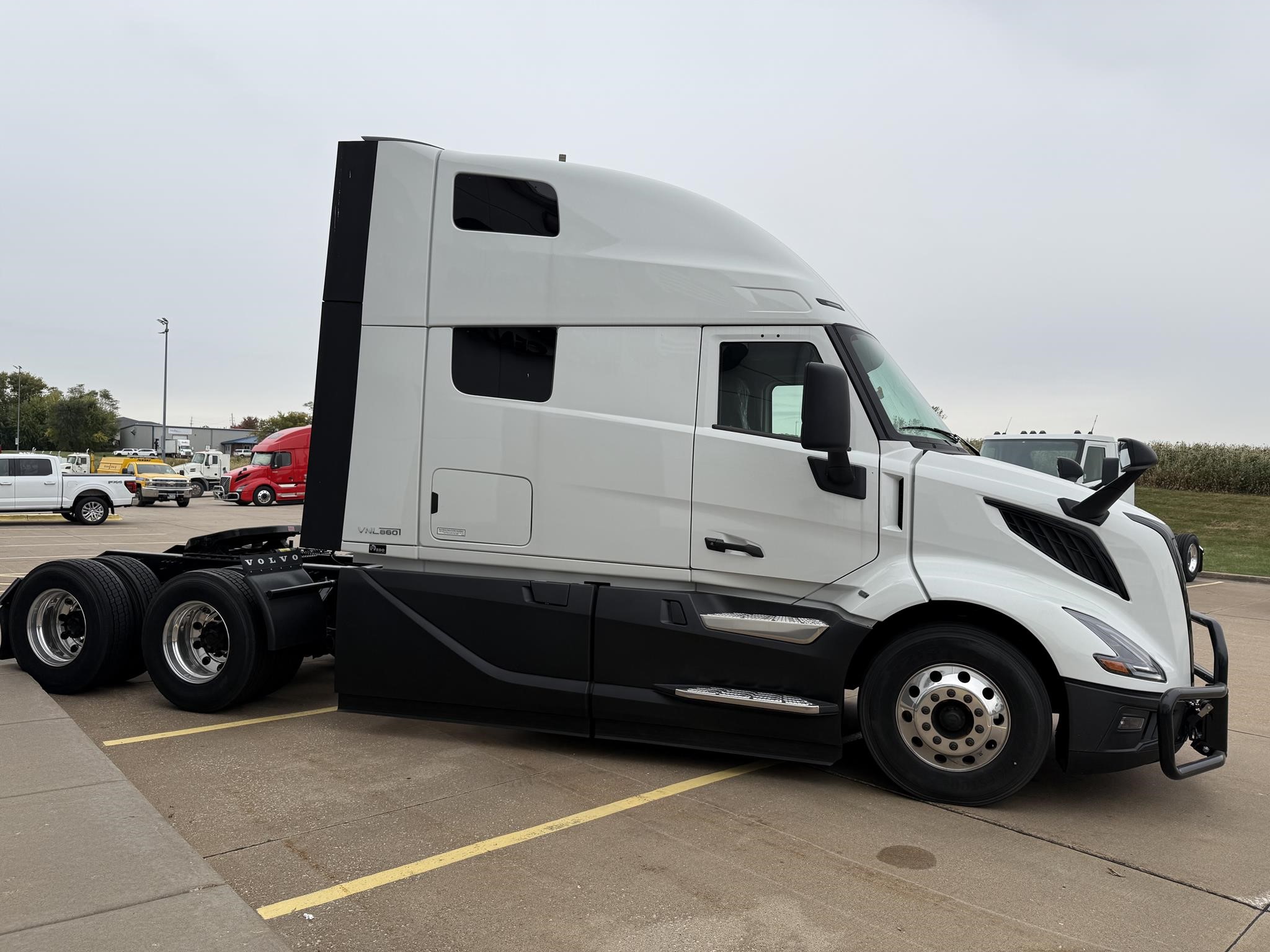 2026 VOLVO VNL64T860 2026 VOLVO VNL64T860 - image 4 of 6