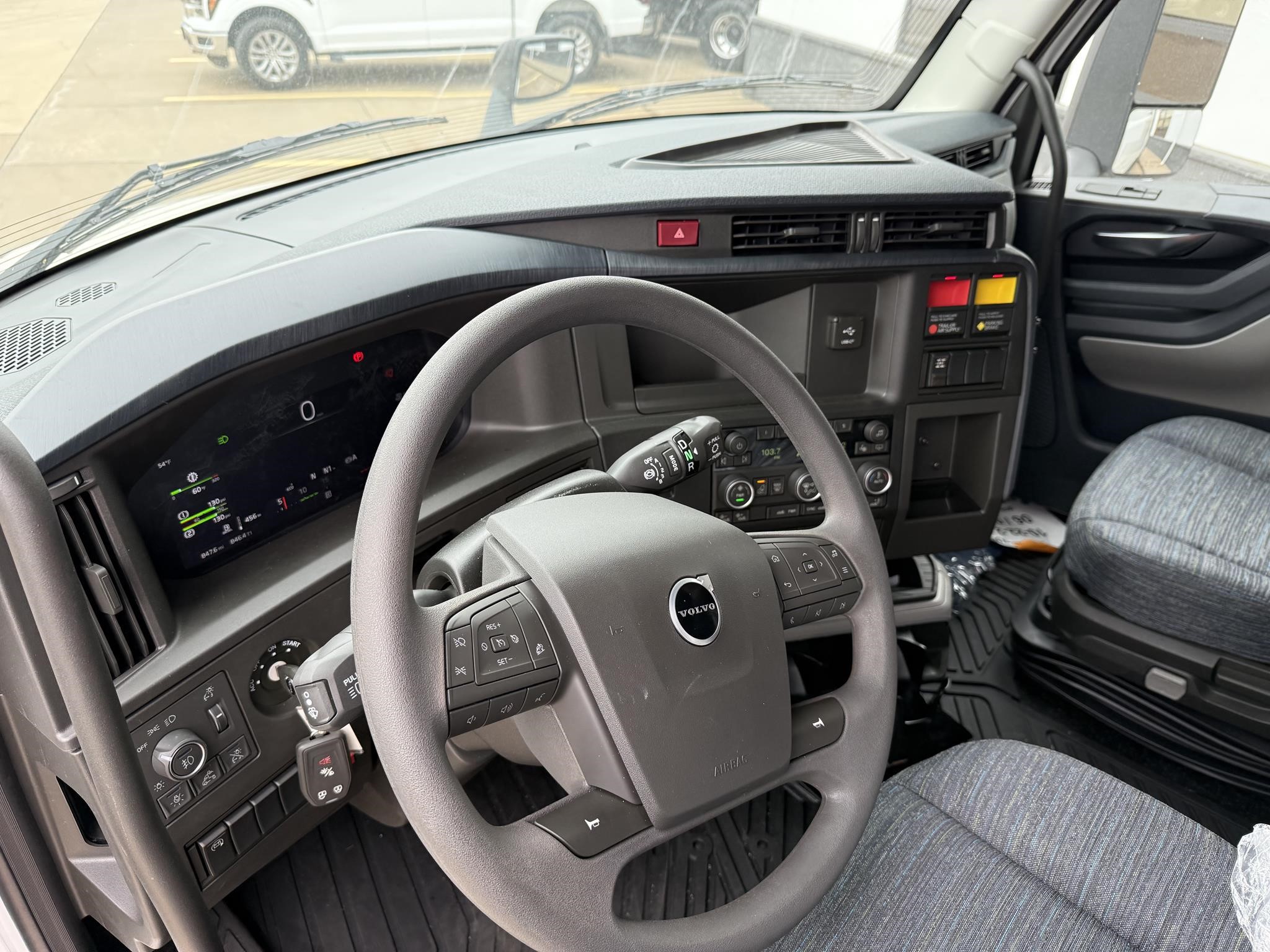 2026 VOLVO VNL64T860 2026 VOLVO VNL64T860 - image 6 of 6