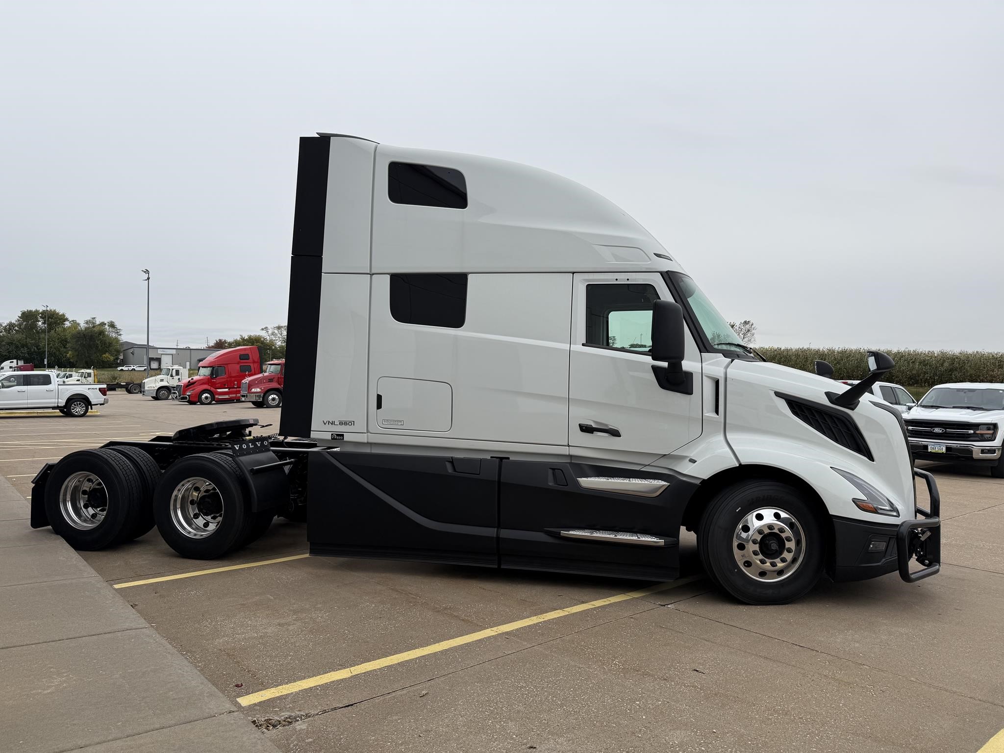 2026 VOLVO VNL64T860 2026 VOLVO VNL64T860 - image 4 of 6