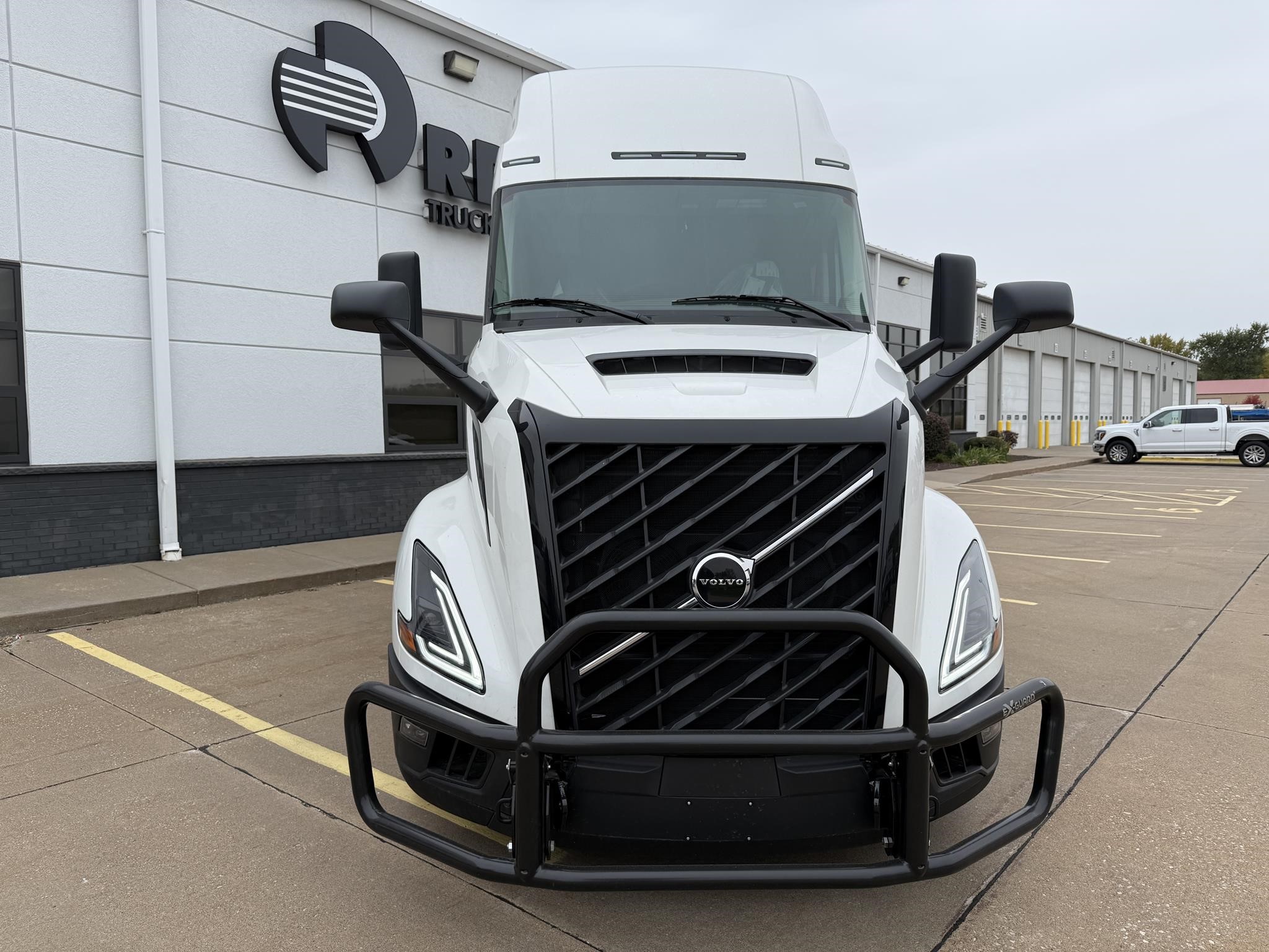 2026 VOLVO VNL64T860 2026 VOLVO VNL64T860 - image 3 of 6