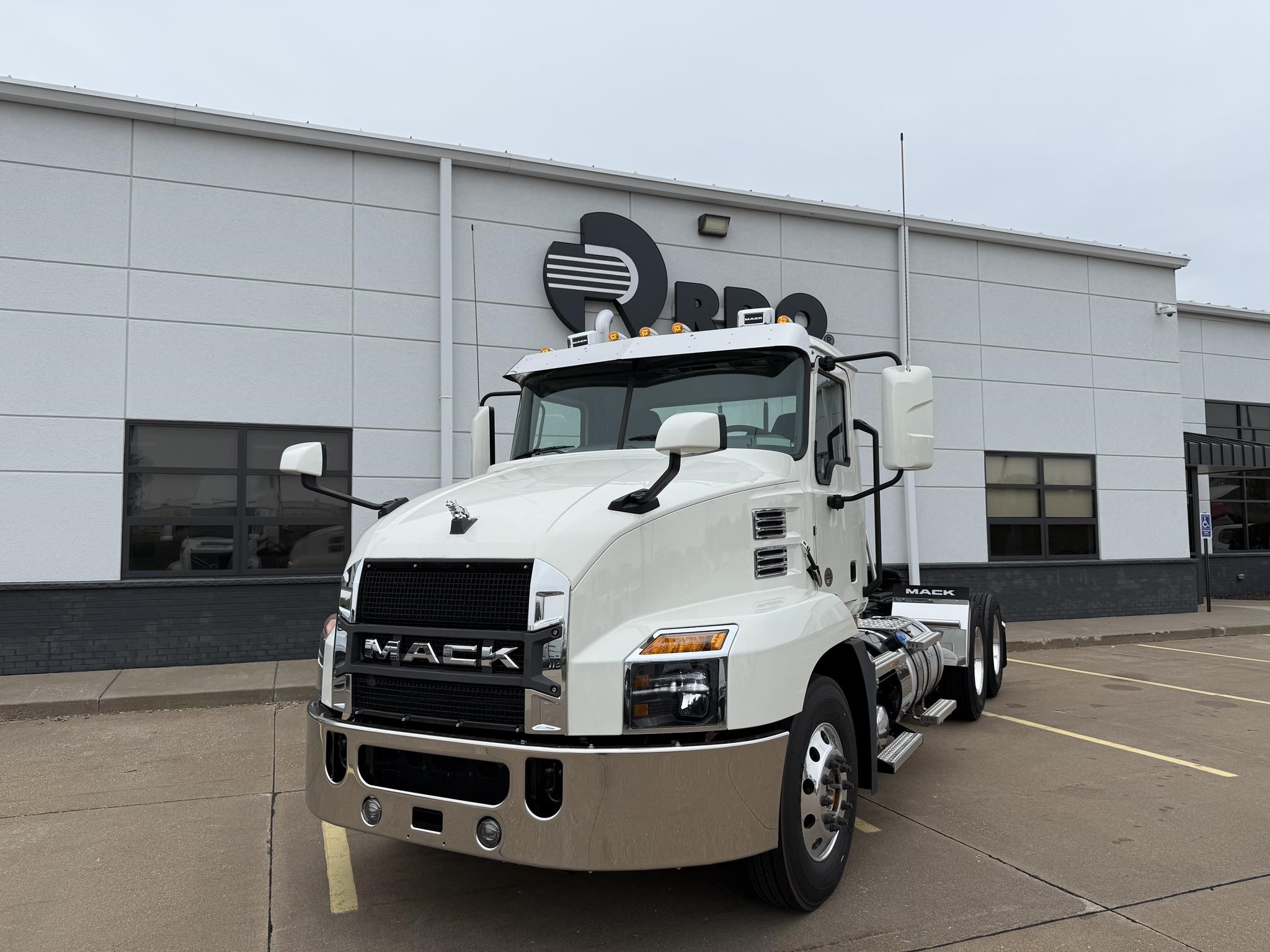 2026 MACK ANTHEM 64T 2026 MACK ANTHEM 64T - image 1 of 6