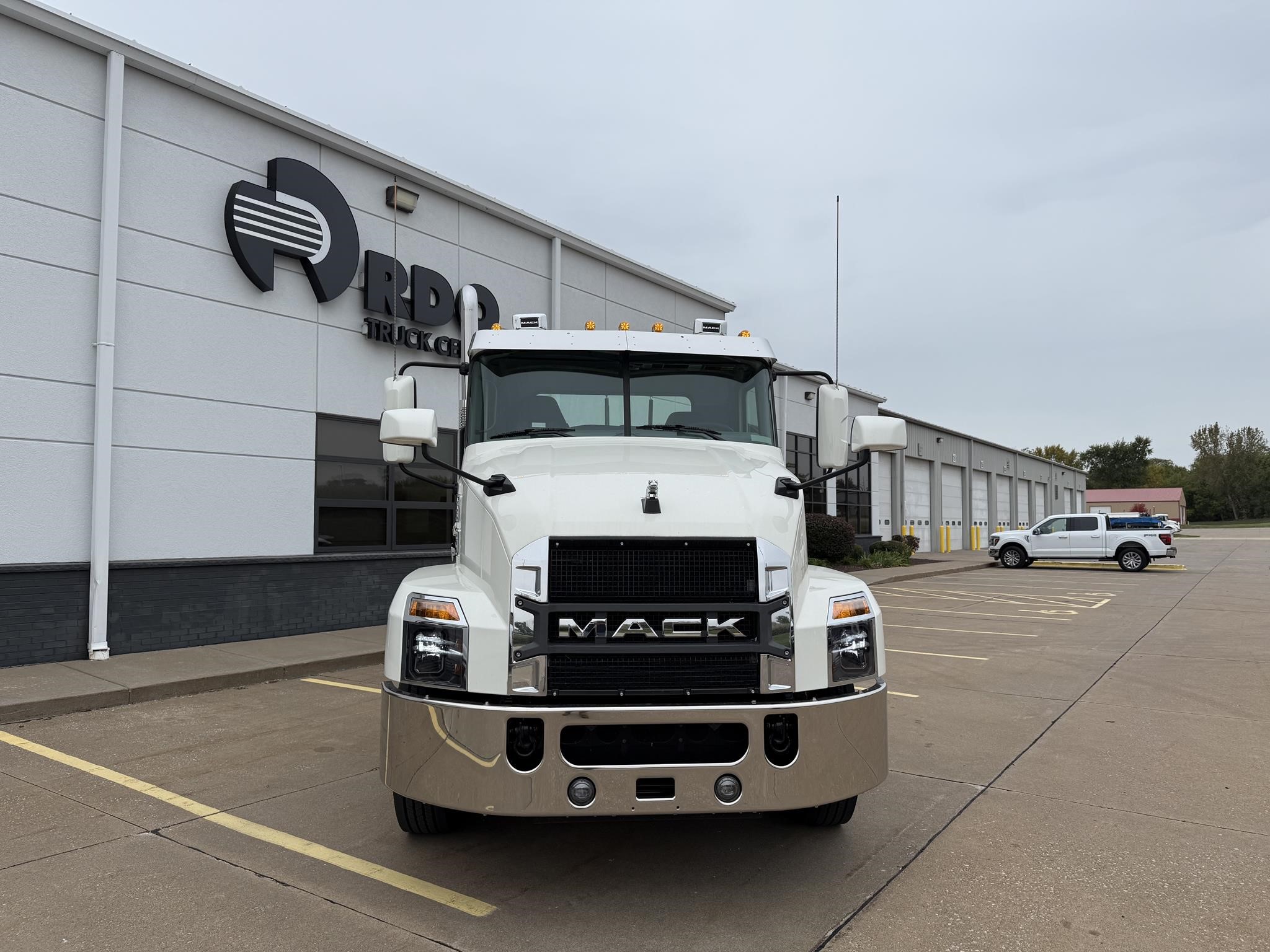 2026 MACK ANTHEM 64T 2026 MACK ANTHEM 64T - image 2 of 6