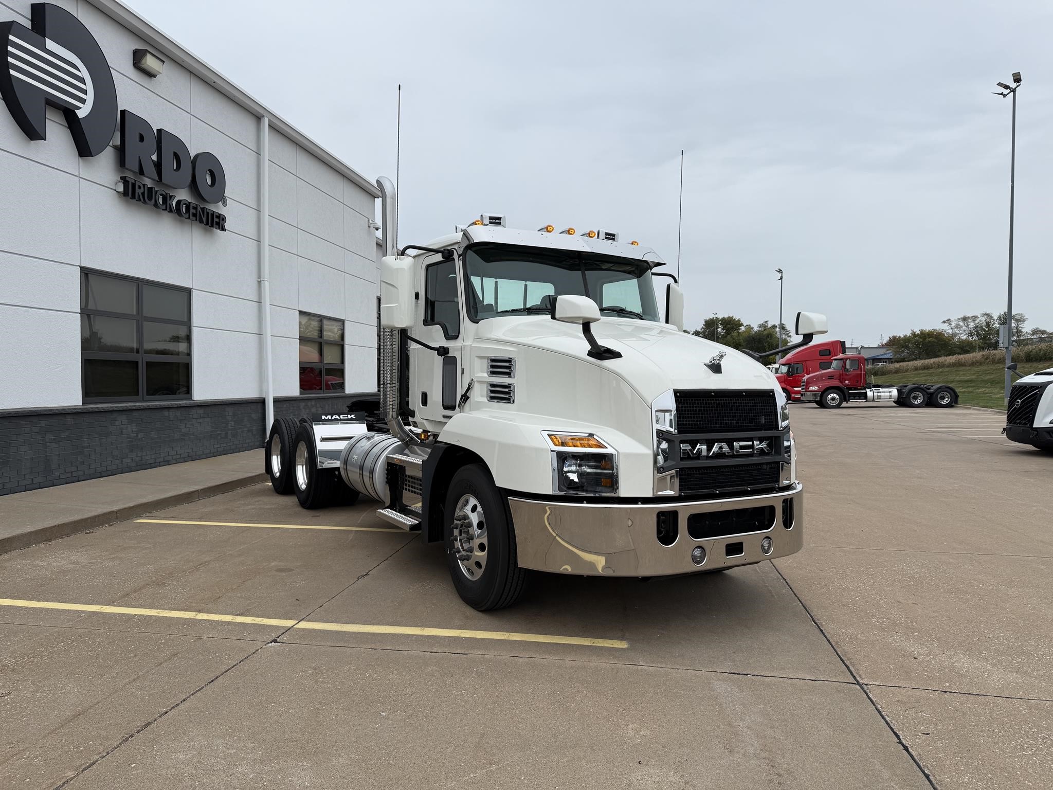 2026 MACK ANTHEM 64T 2026 MACK ANTHEM 64T - image 3 of 6