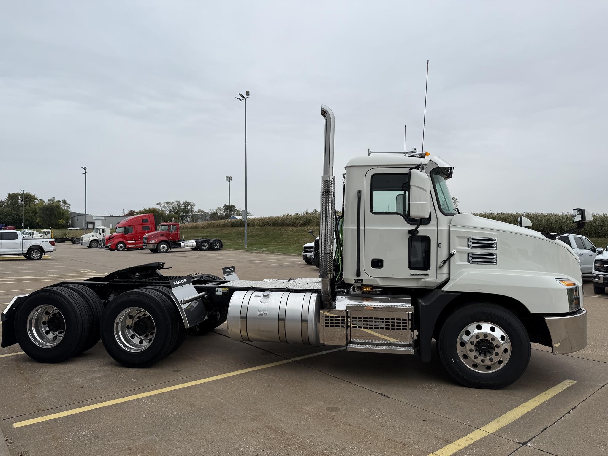 2026 MACK ANTHEM 64T 2026 MACK ANTHEM 64T - image 4 of 6