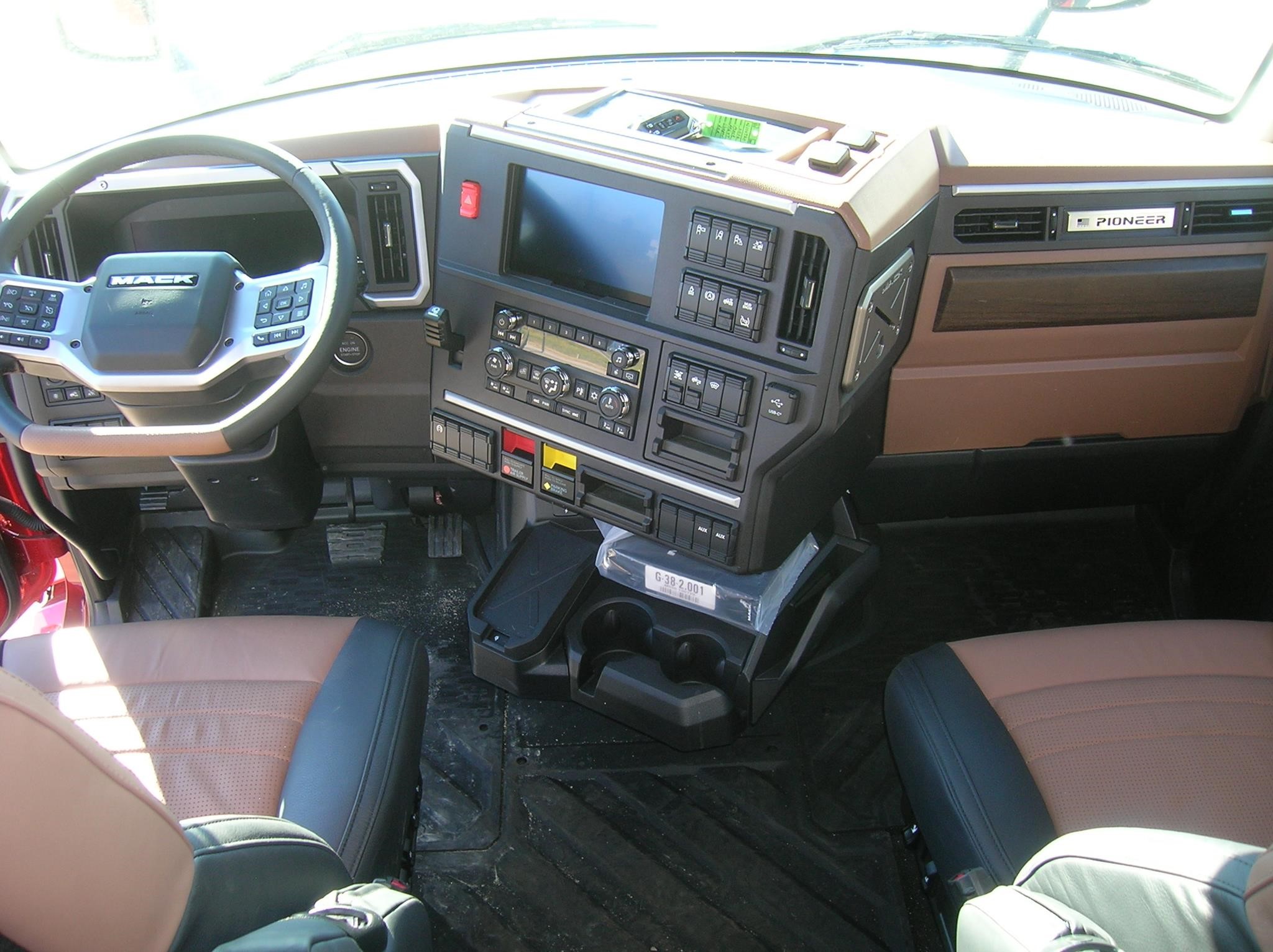 2026 MACK PIONEER 64T 10016956040 2026 MACK PIONEER 64T 10016956040