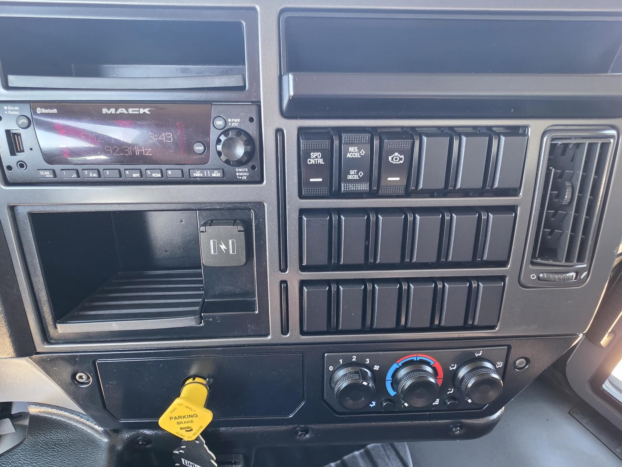 2022 MACK MD6 10018079574 2022 MACK MD6 10018079574