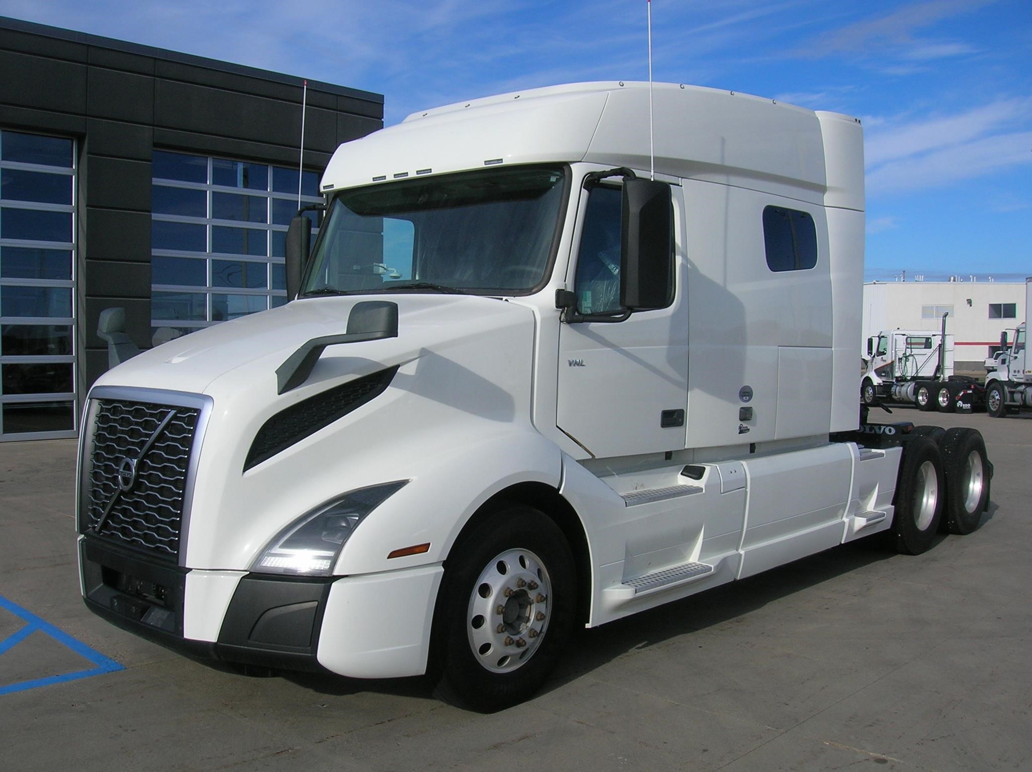 2019 VOLVO VNL64T740 - image 1 of 6