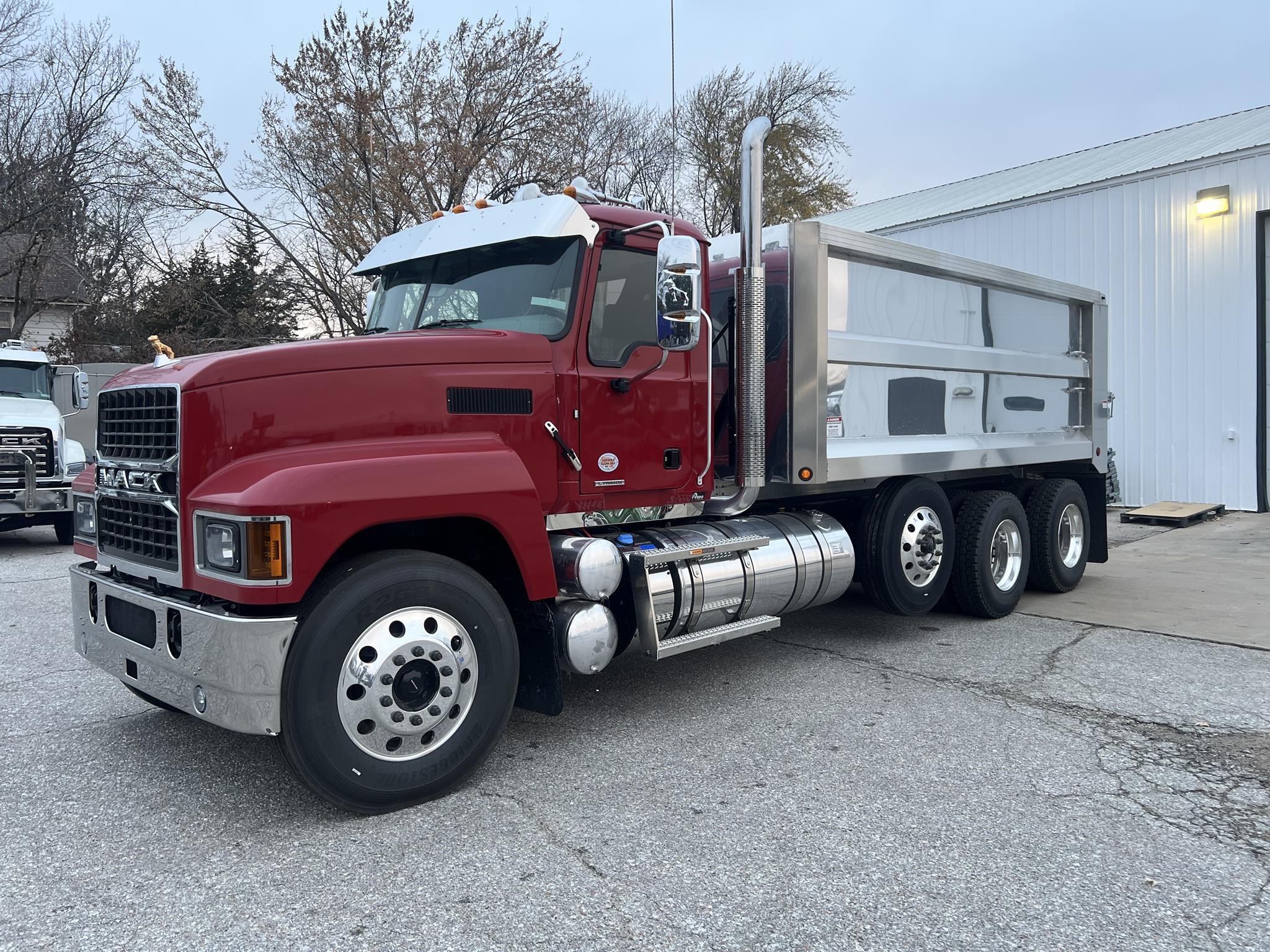 2026 MACK PINNACLE 64R - image 1 of 6