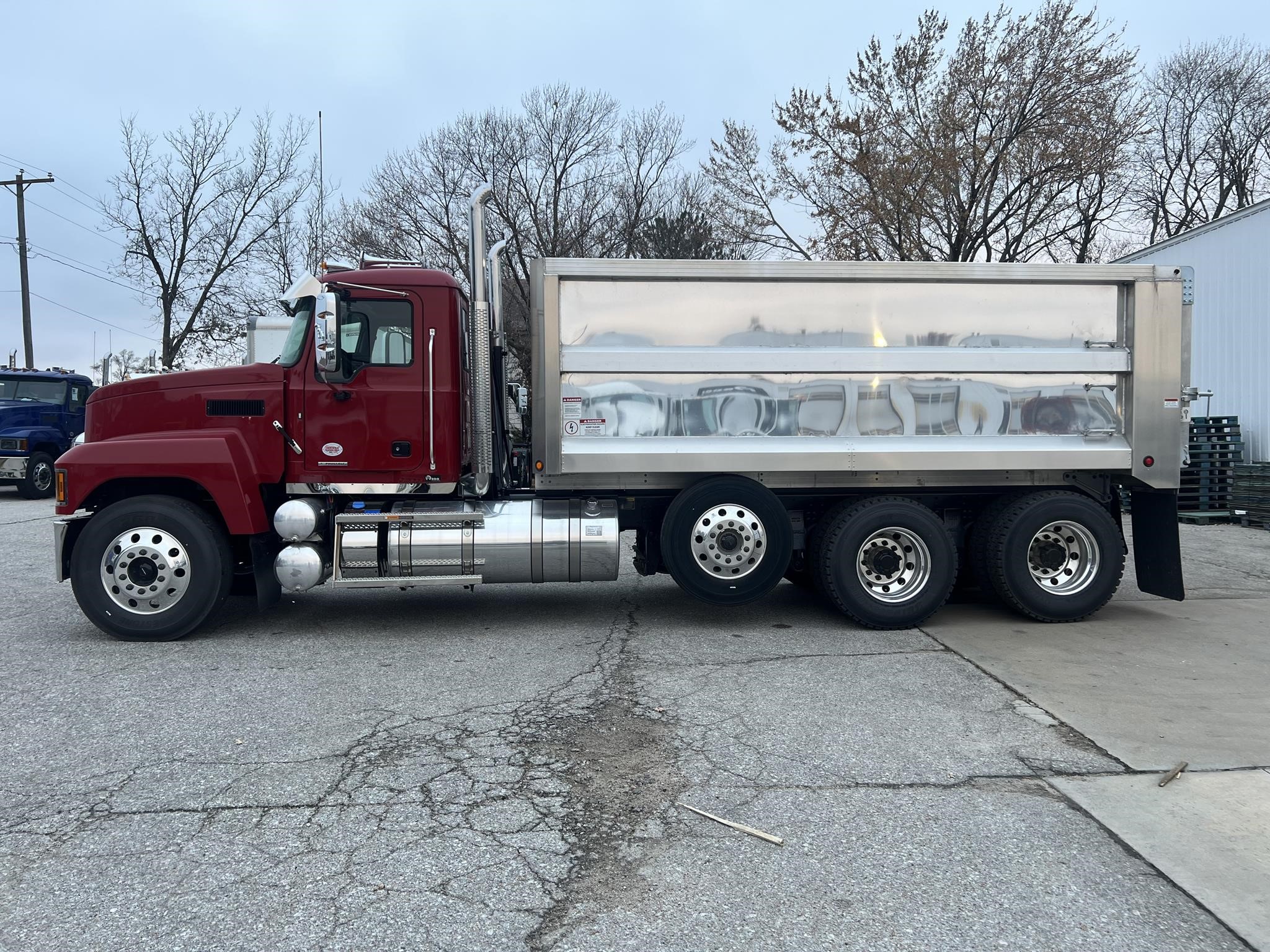 2026 MACK PINNACLE 64R - image 2 of 6