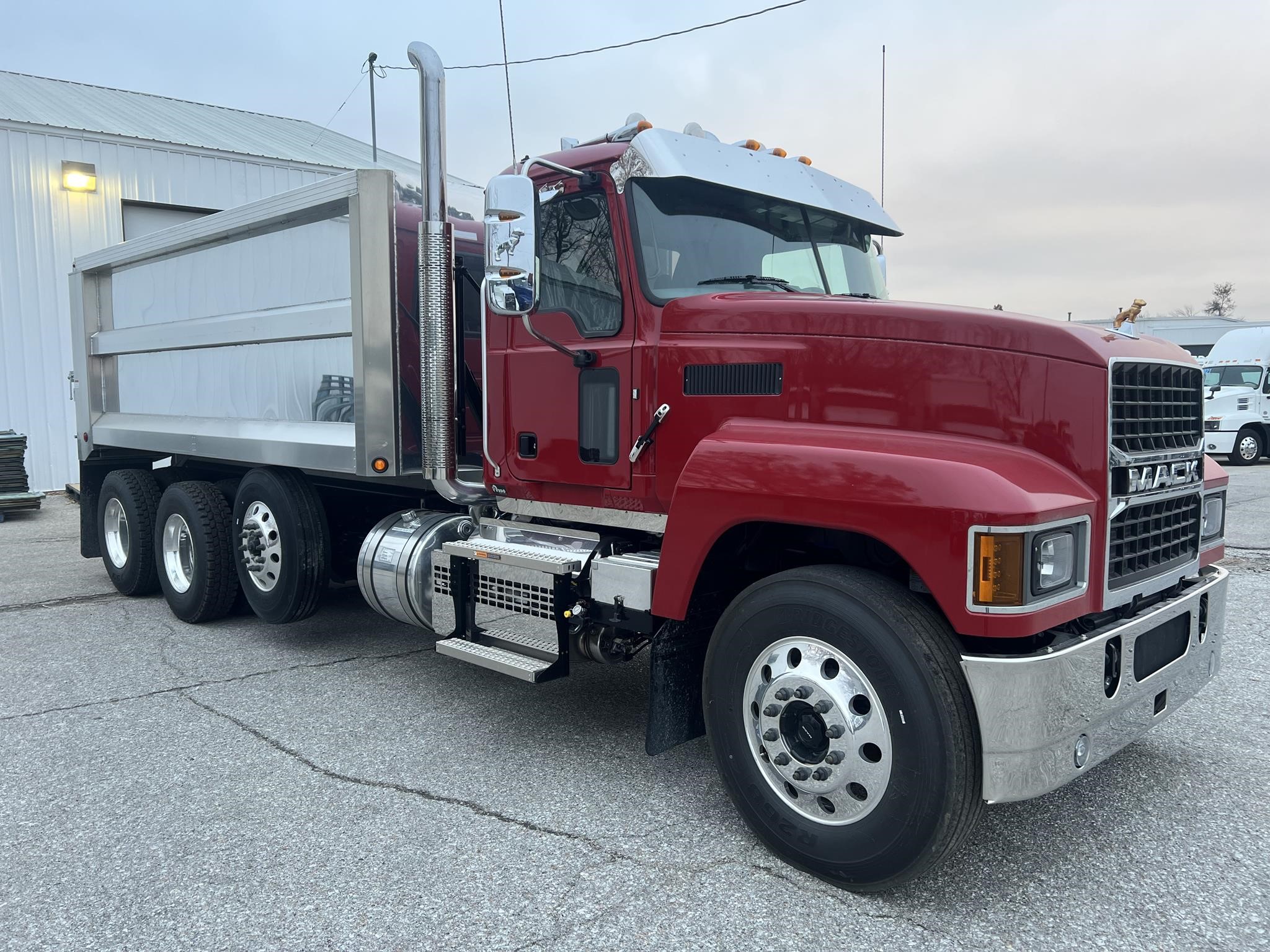 2026 MACK PINNACLE 64R 10021161586 2026 MACK PINNACLE 64R 10021161586