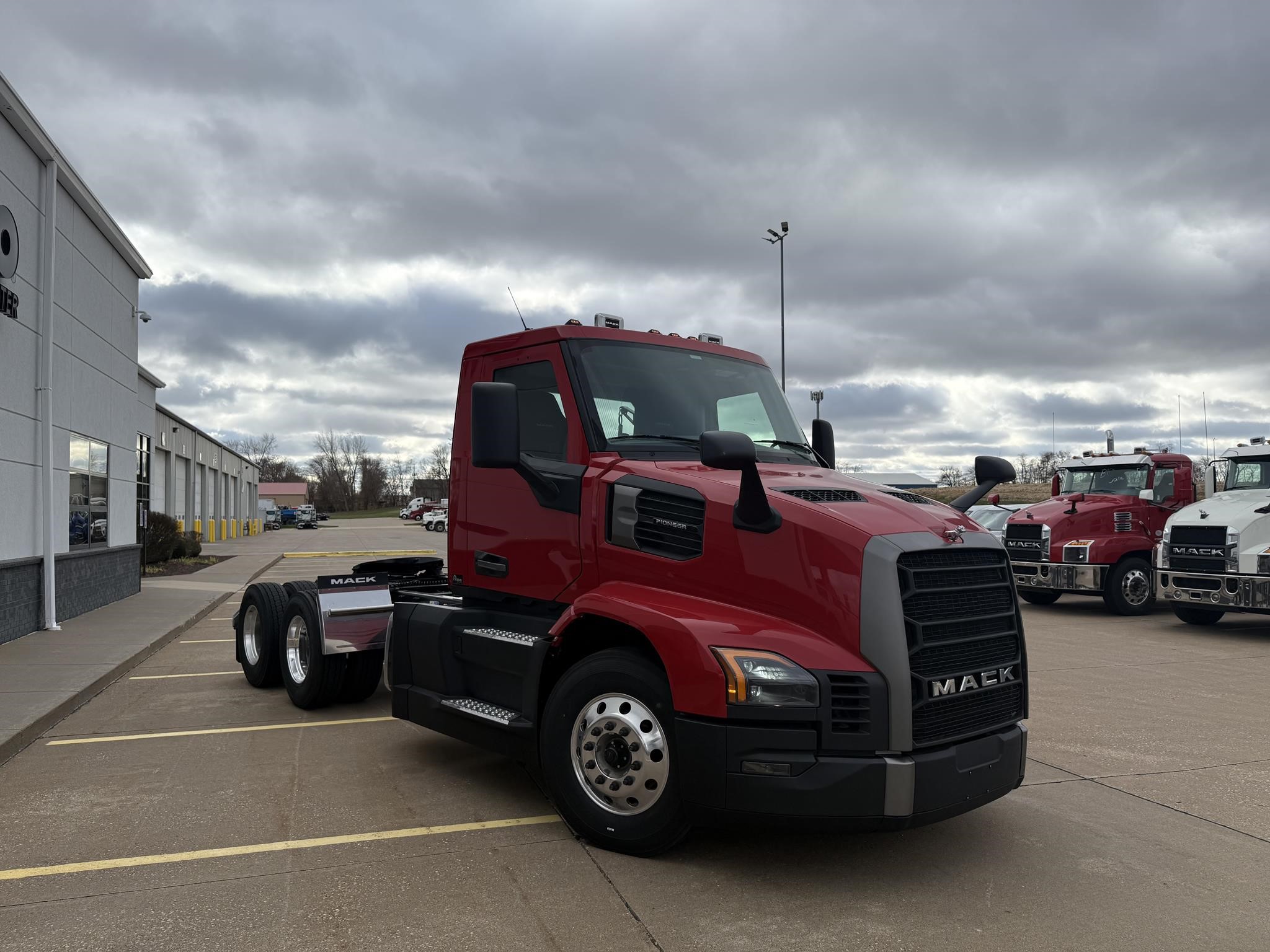 2026 MACK PIONEER 64T 2026 MACK PIONEER 64T - image 3 of 6