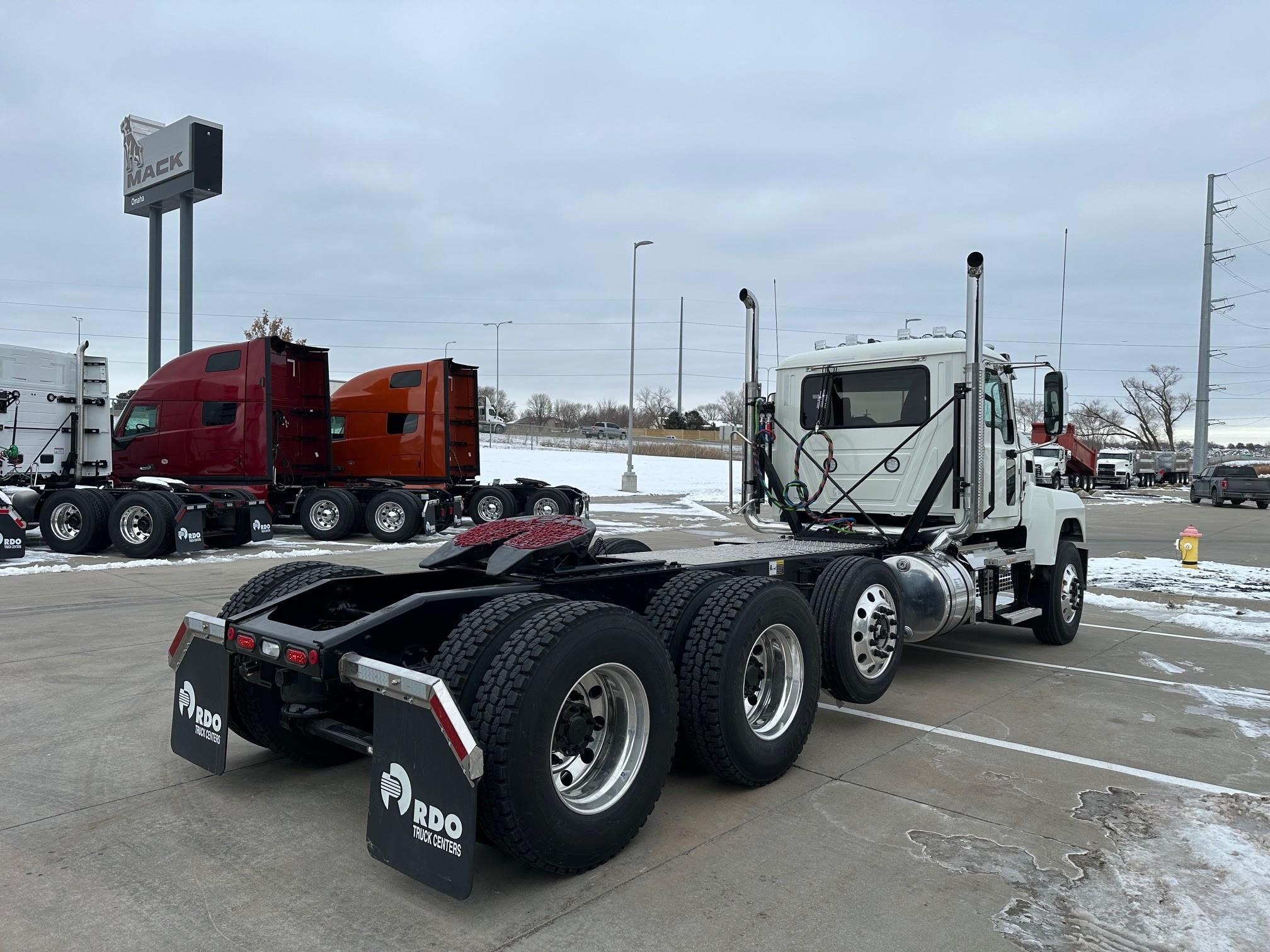 2026 MACK PINNACLE 84T - image 5 of 6