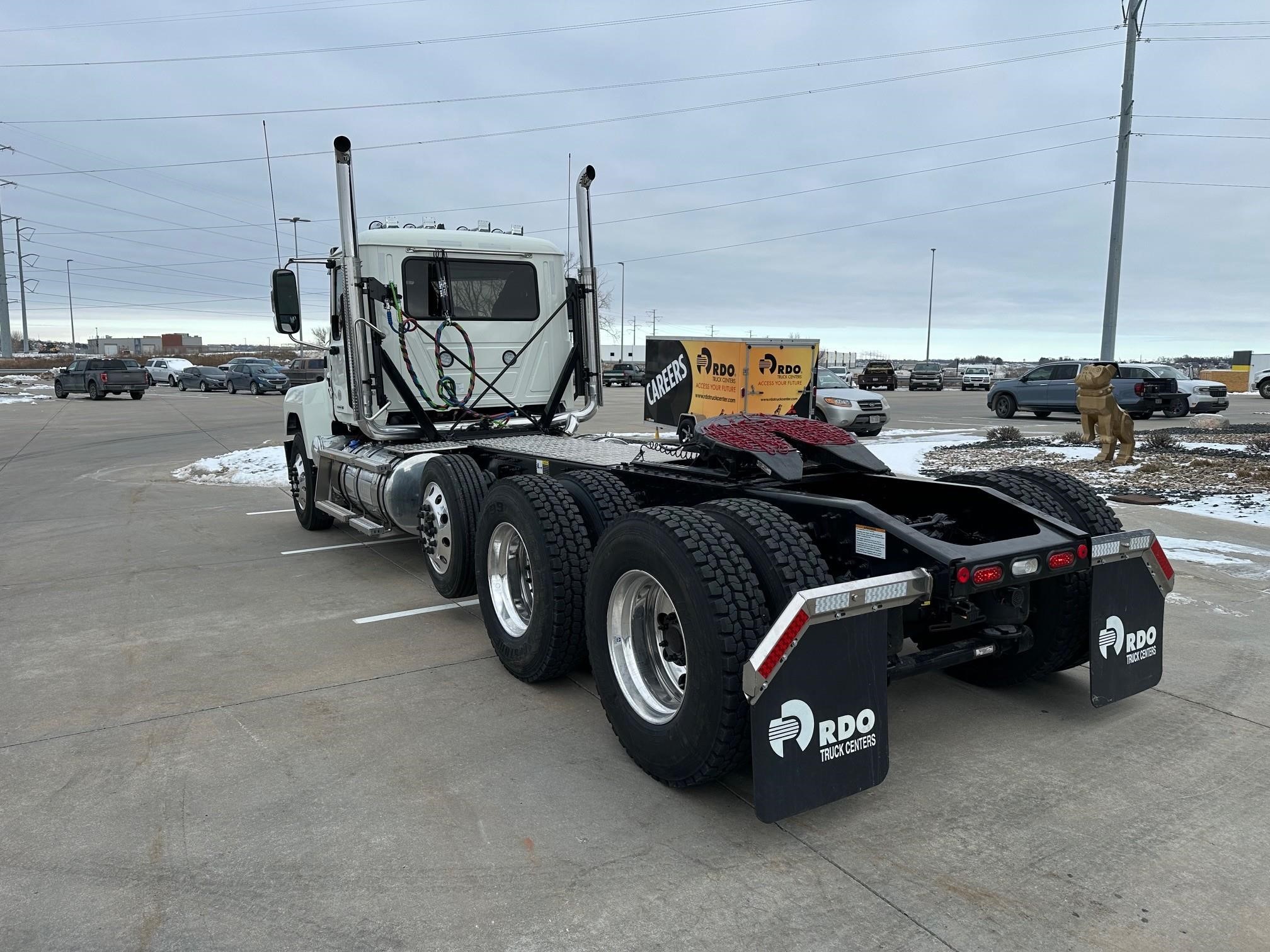 2026 MACK PINNACLE 84T - image 3 of 6