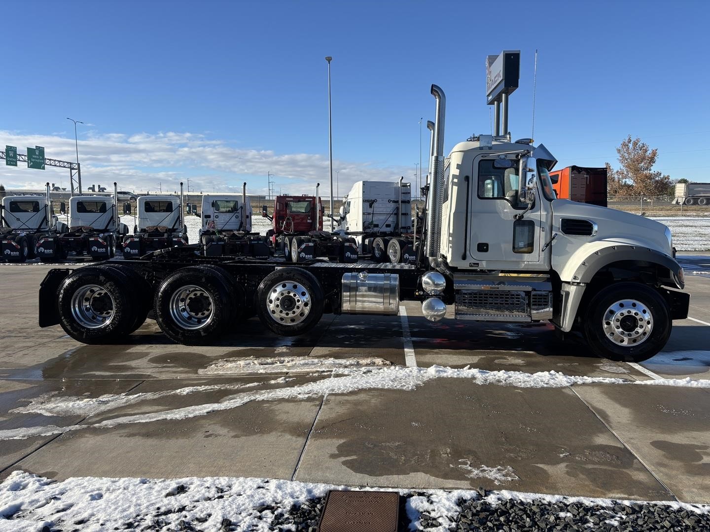 2026 MACK GRANITE 84FT 2026 MACK GRANITE 84FT - image 6 of 6