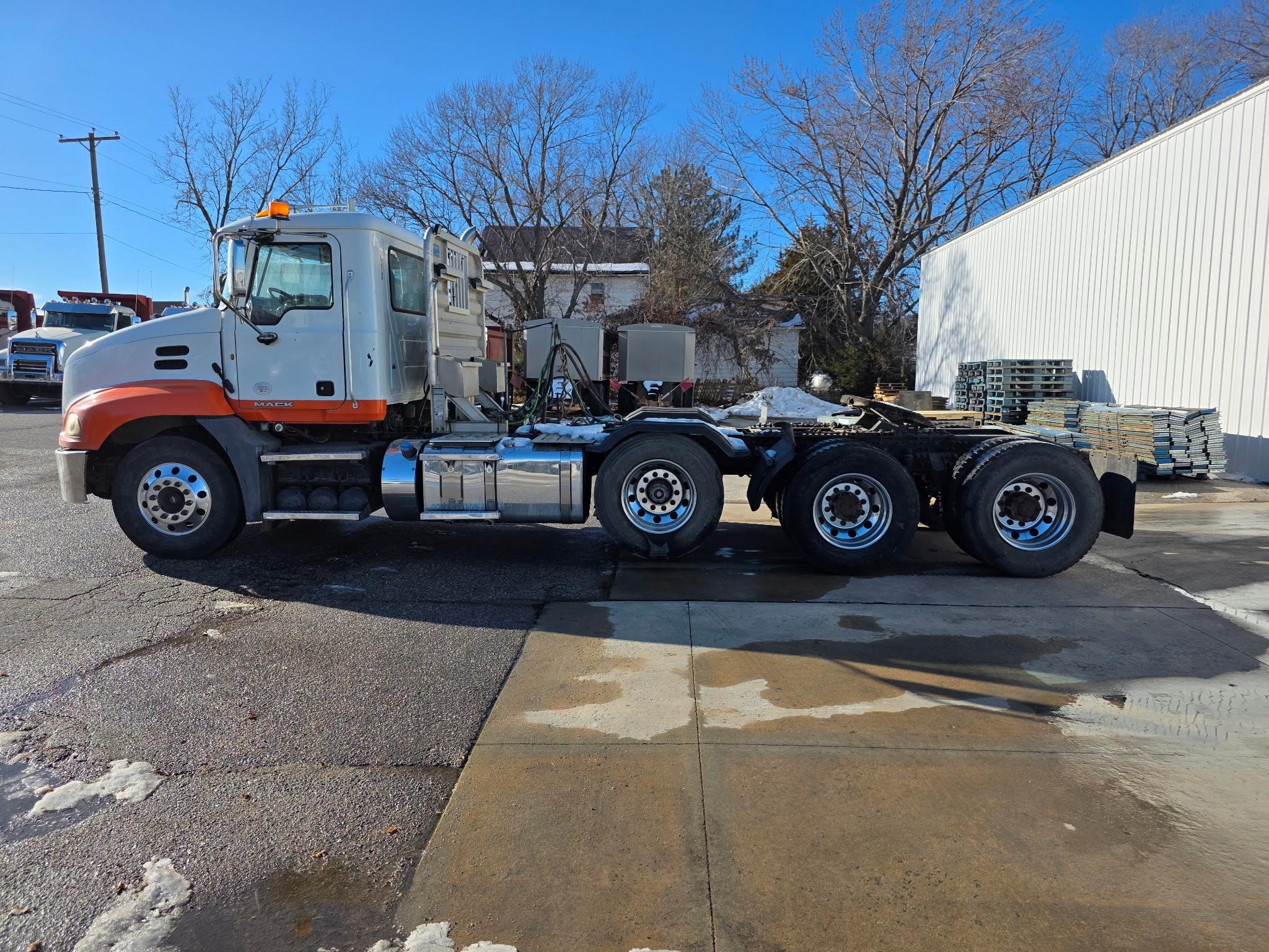 2013 MACK PINNACLE CXU613 10024732205 2013 MACK PINNACLE CXU613 10024732205