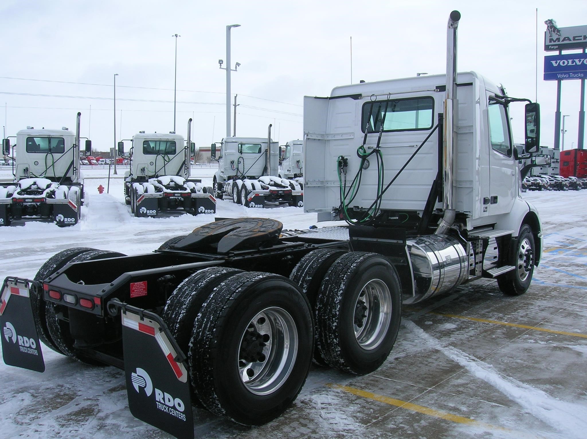 2025 VOLVO VNR64T300 2025 VOLVO VNR64T300 - image 5 of 6