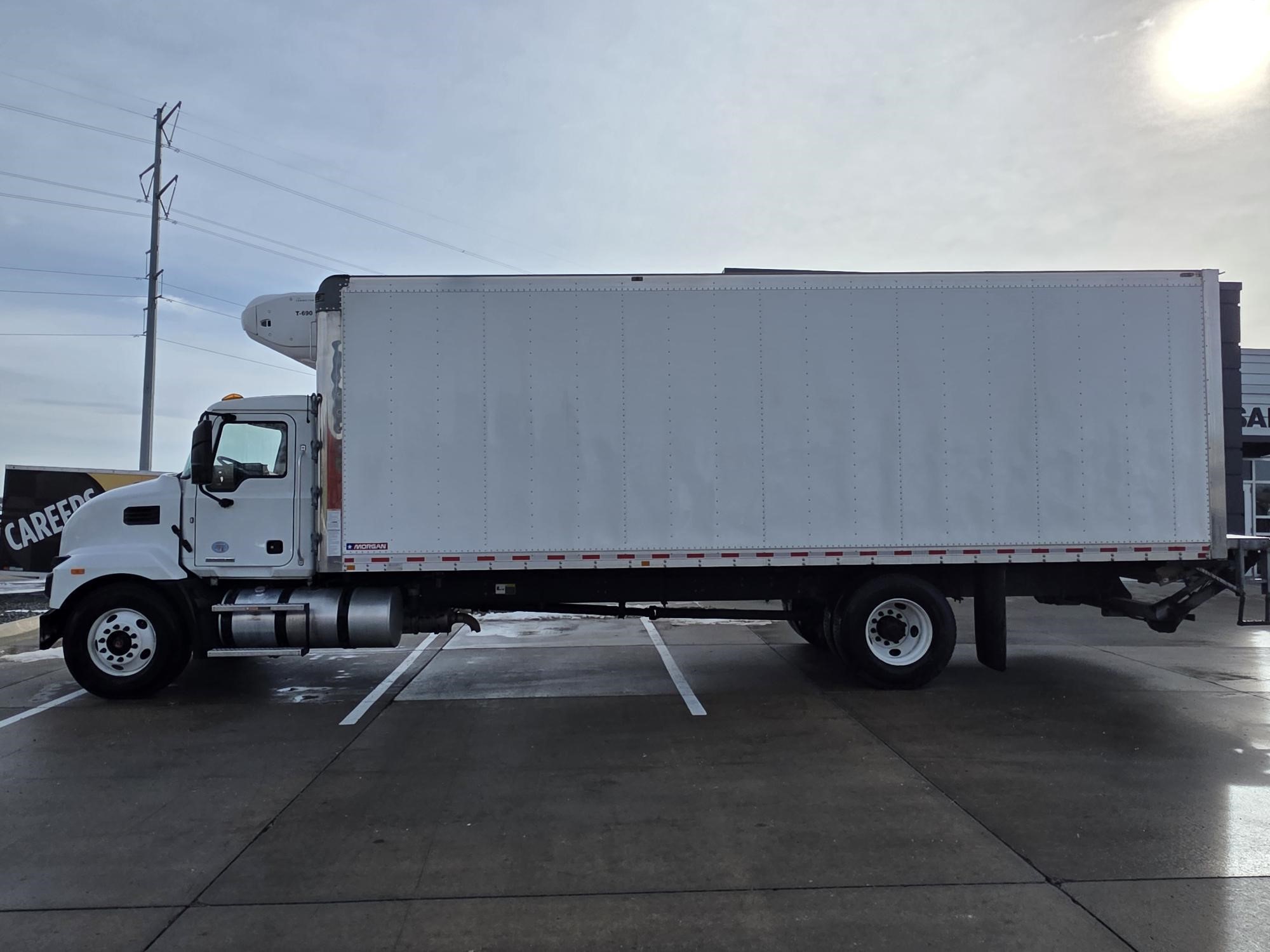 2022 MACK MD6 10025317403 2022 MACK MD6 10025317403