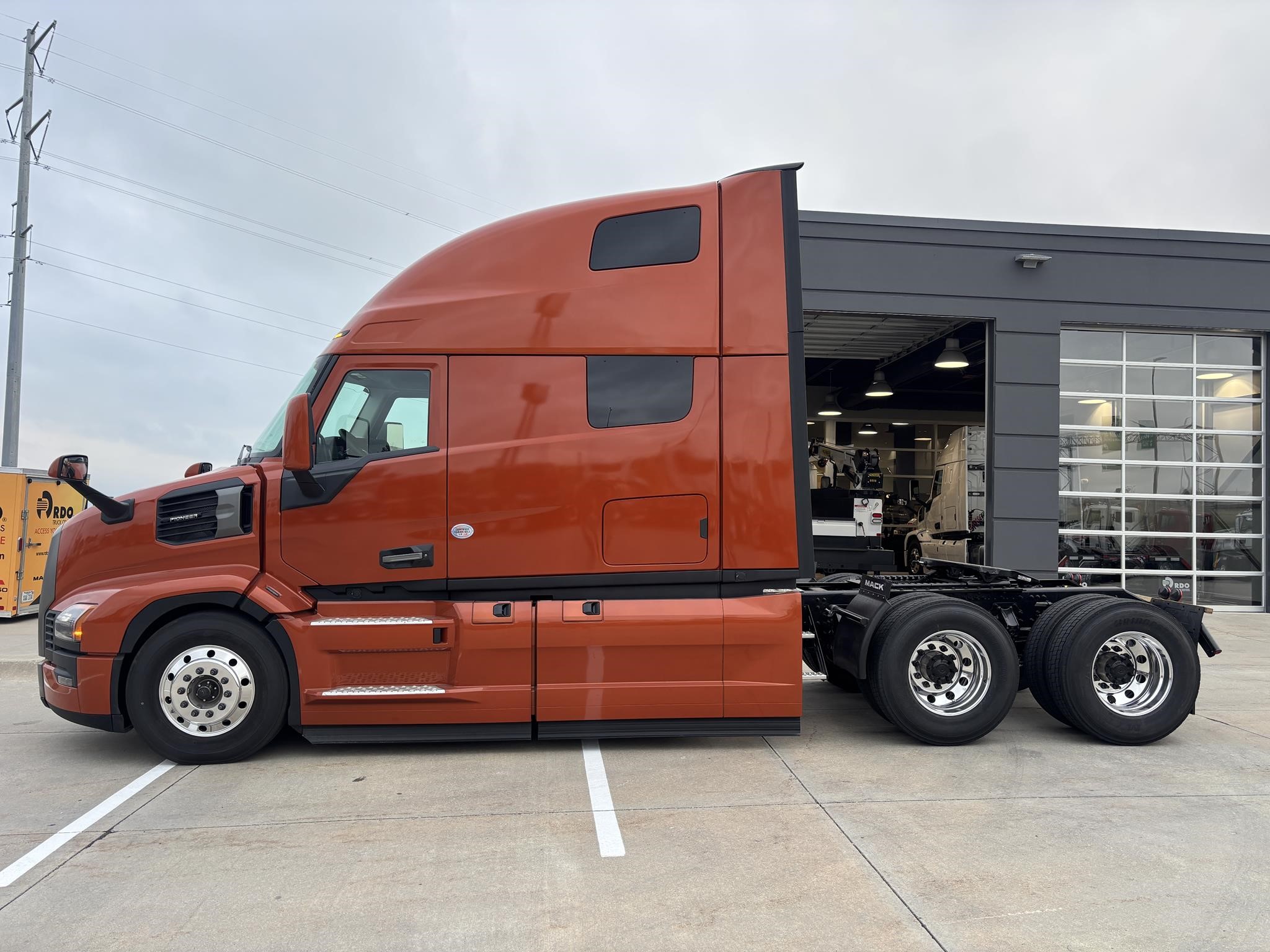 2026 MACK PIONEER 64T 2026 MACK PIONEER 64T - image 2 of 6
