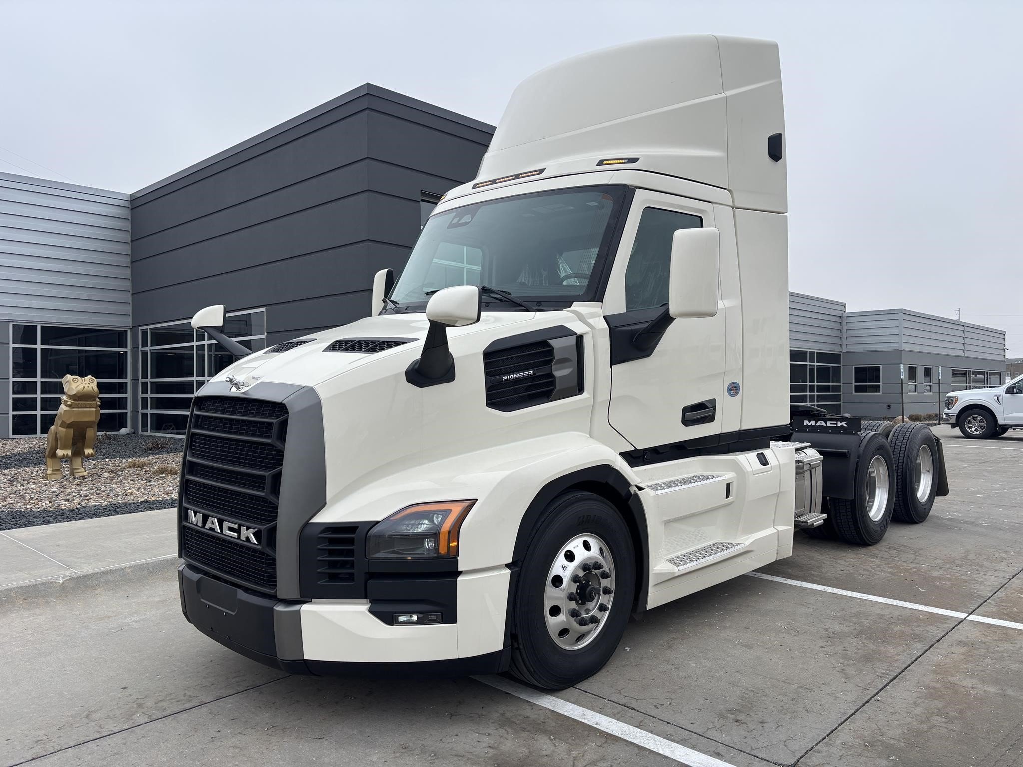 2026 MACK PIONEER 64T 2026 MACK PIONEER 64T - image 1 of 6