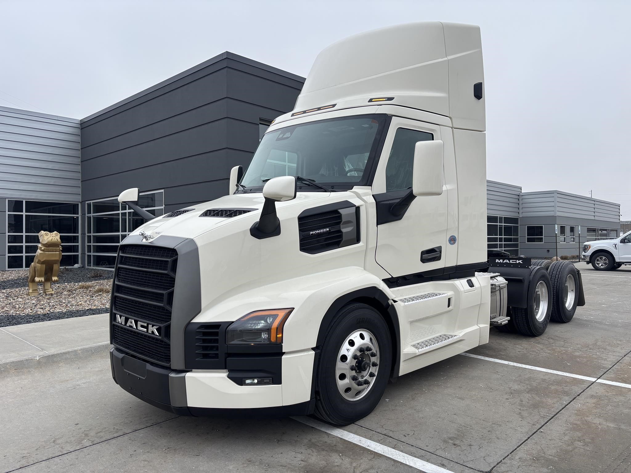 2026 MACK PIONEER 64T 2026 MACK PIONEER 64T - image 1 of 6