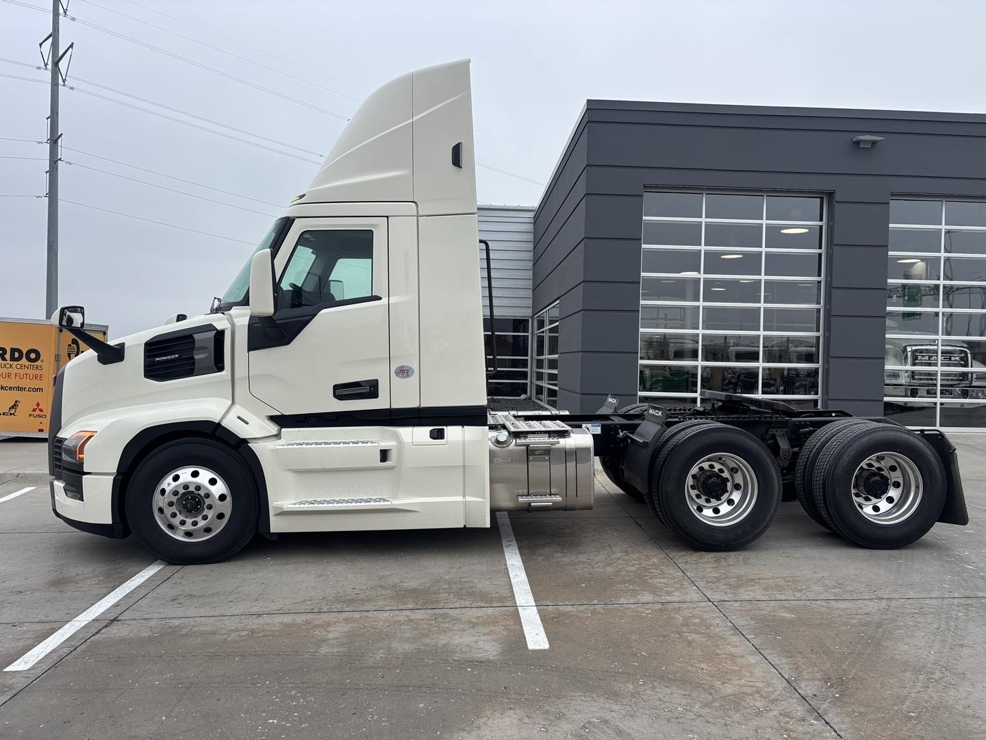 2026 MACK PIONEER 64T 2026 MACK PIONEER 64T - image 2 of 6