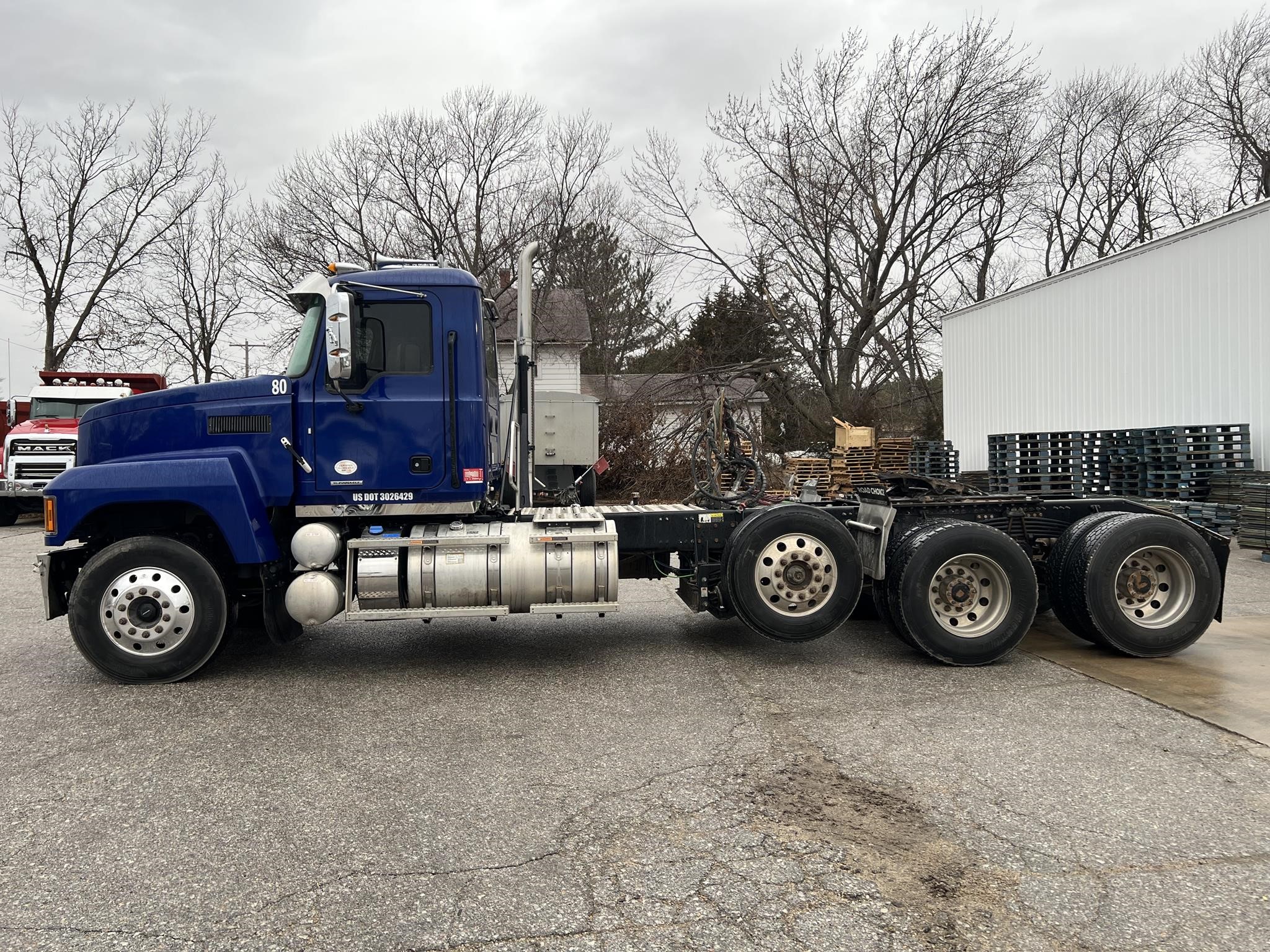 2024 MACK PINNACLE 64T 2024 MACK PINNACLE 64T - image 2 of 6