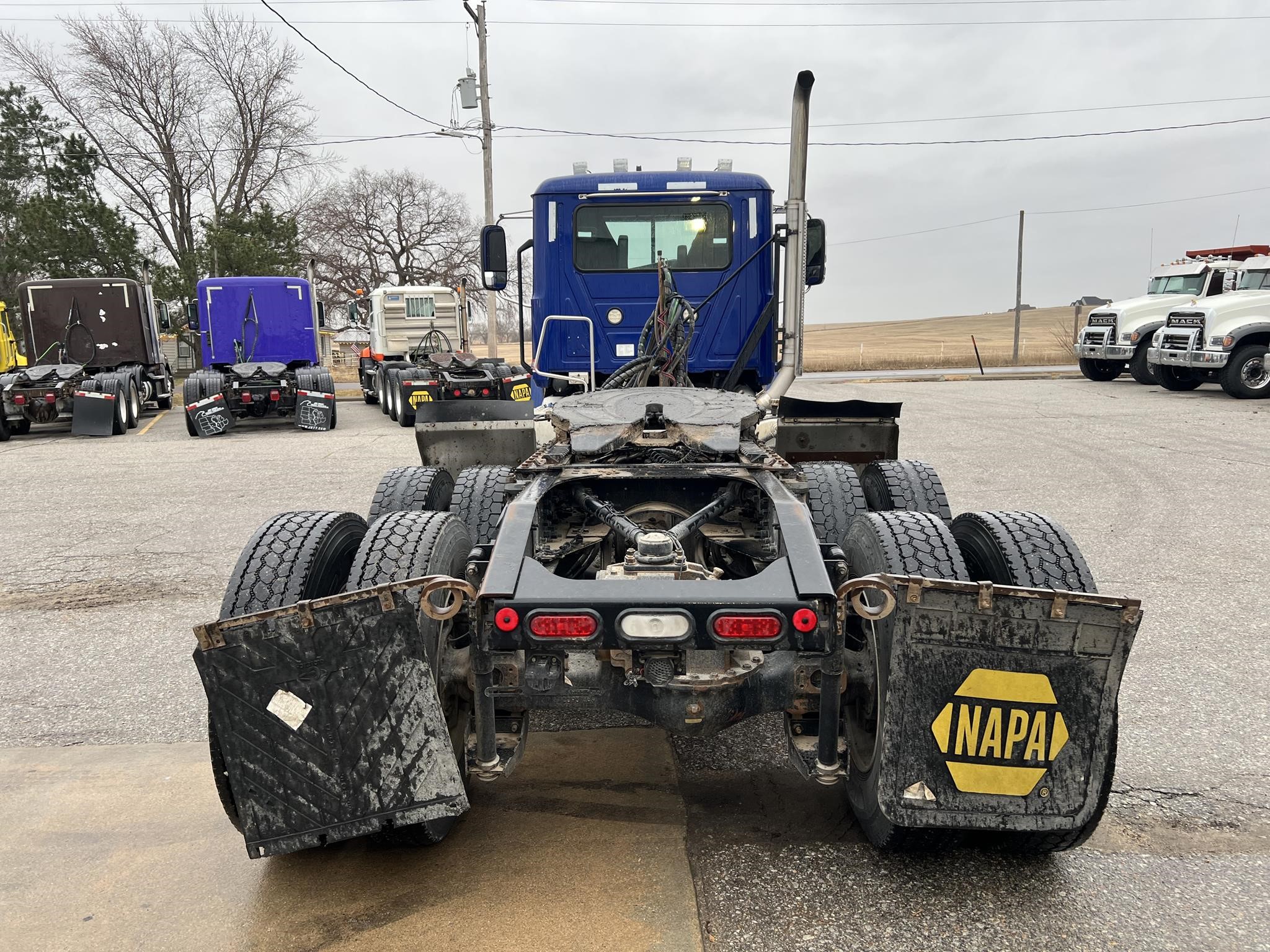 2024 MACK PINNACLE 64T 2024 MACK PINNACLE 64T - image 4 of 6