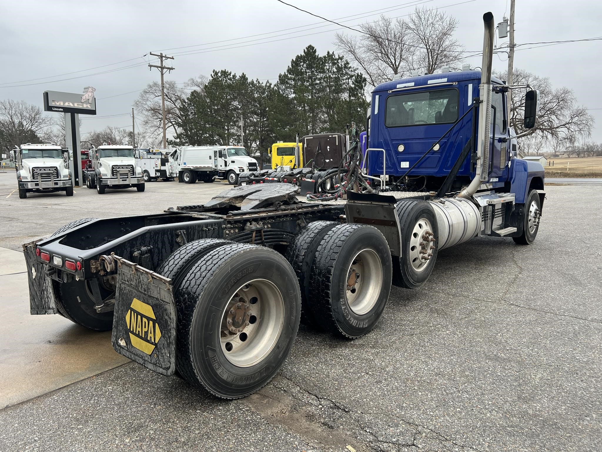 2024 MACK PINNACLE 64T 2024 MACK PINNACLE 64T - image 5 of 6