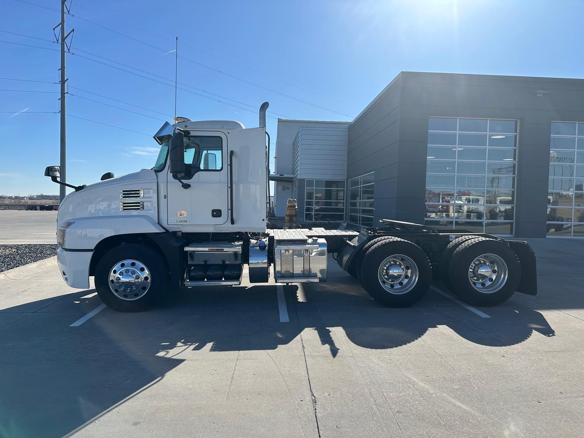 2021 MACK ANTHEM 64T 2021 MACK ANTHEM 64T - image 2 of 6