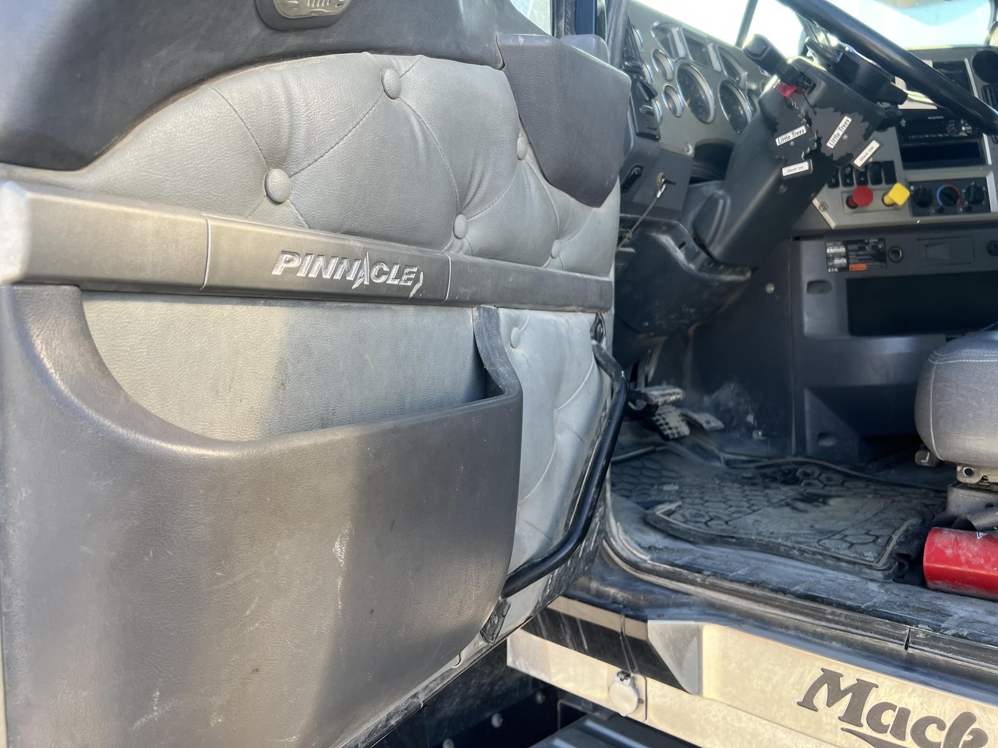 2016 MACK PINNACLE CHU613 11006274682 2016 MACK PINNACLE CHU613 11006274682