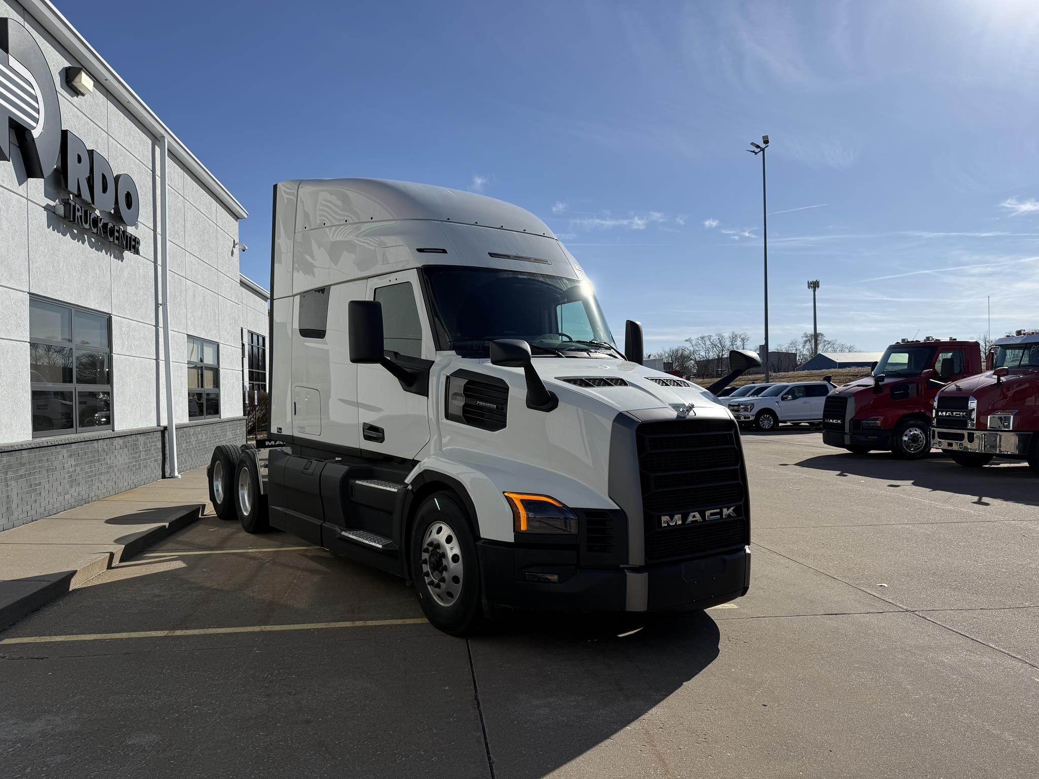 2026 MACK PIONEER 64T 2026 MACK PIONEER 64T - image 3 of 6