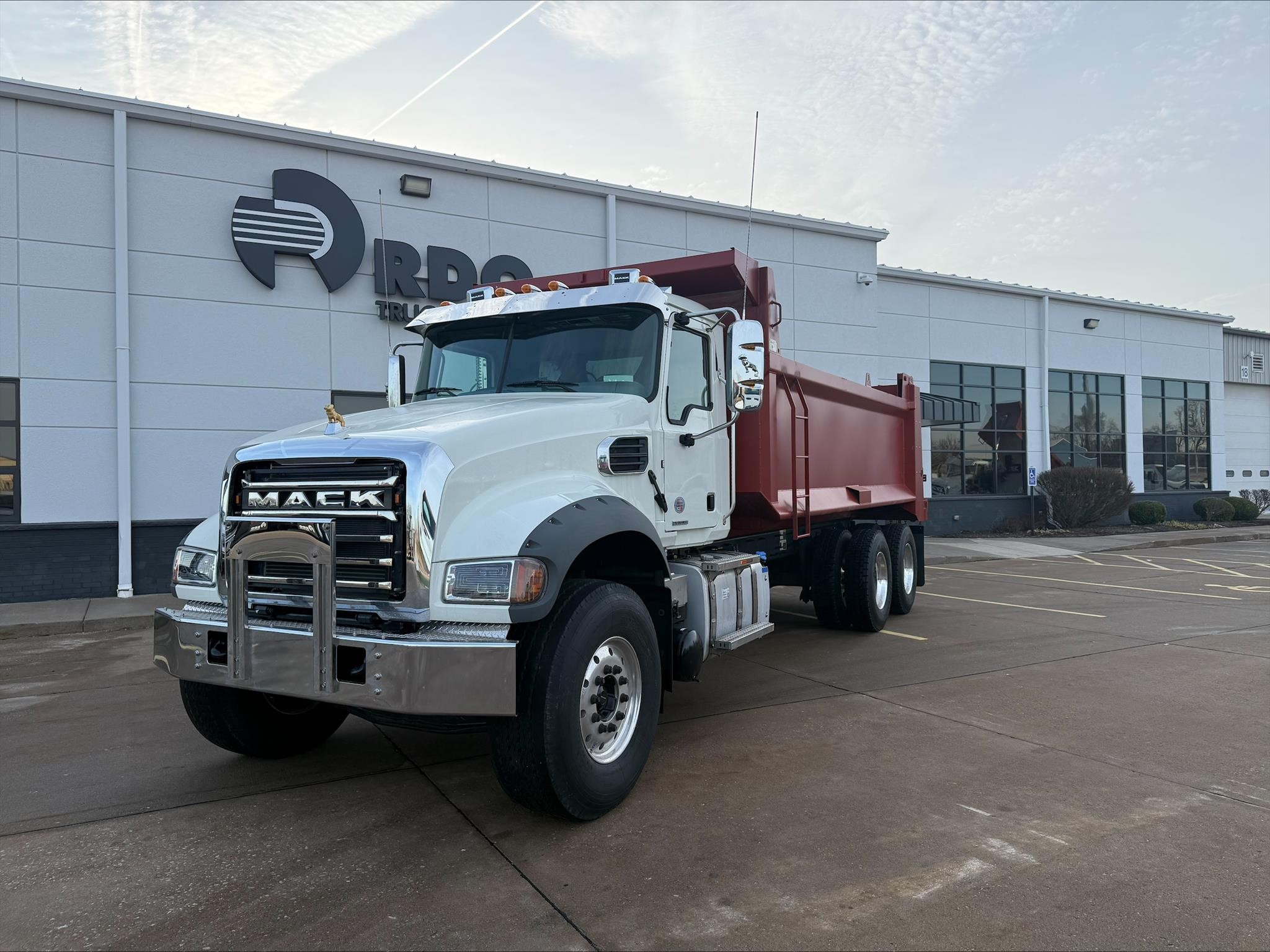 2027 MACK GRANITE 64FR 2027 MACK GRANITE 64FR - image 1 of 6