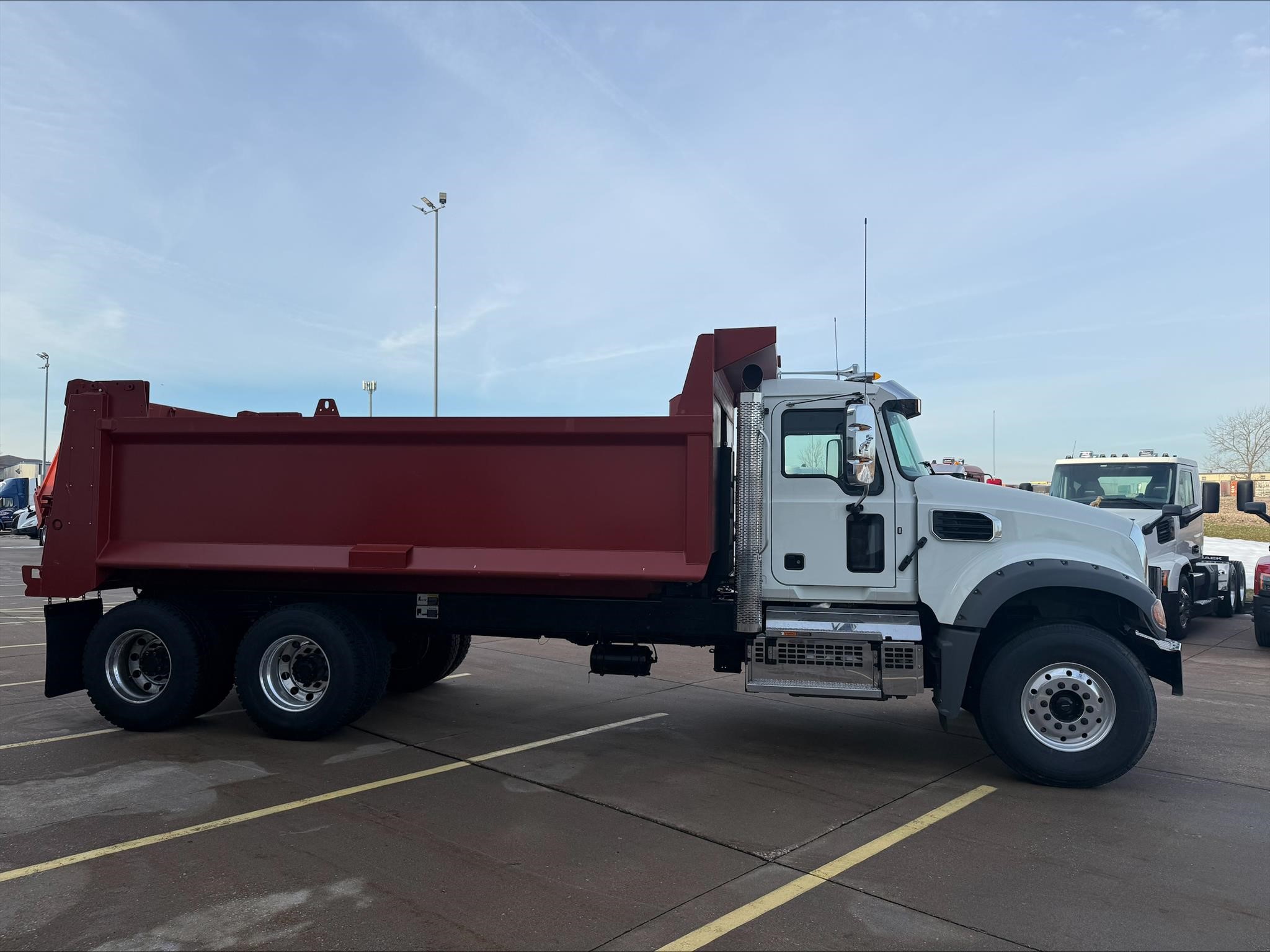 2027 MACK GRANITE 64FR 2027 MACK GRANITE 64FR - image 4 of 6
