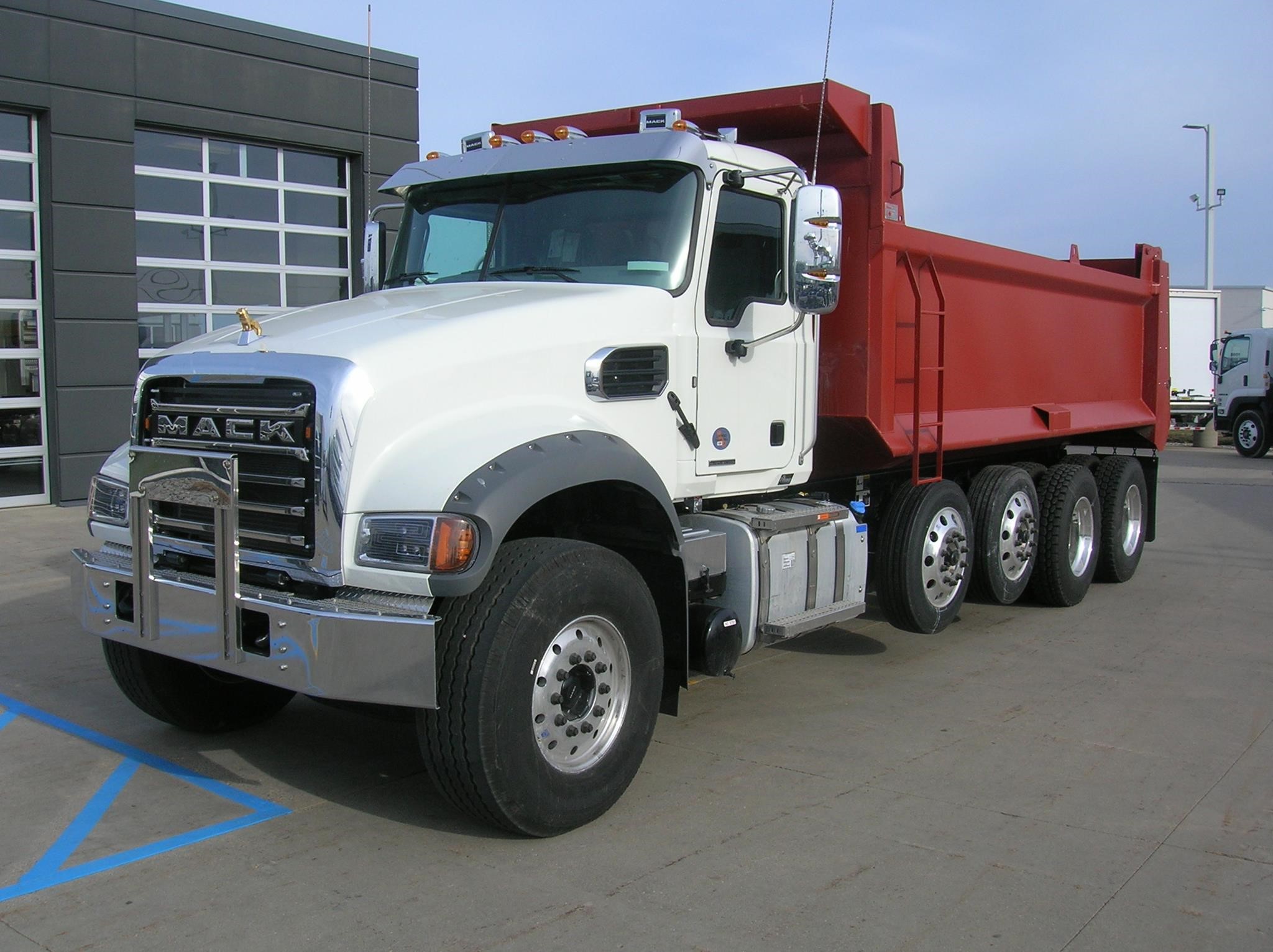2027 MACK GRANITE 104FR 2027 MACK GRANITE 104FR - image 1 of 6