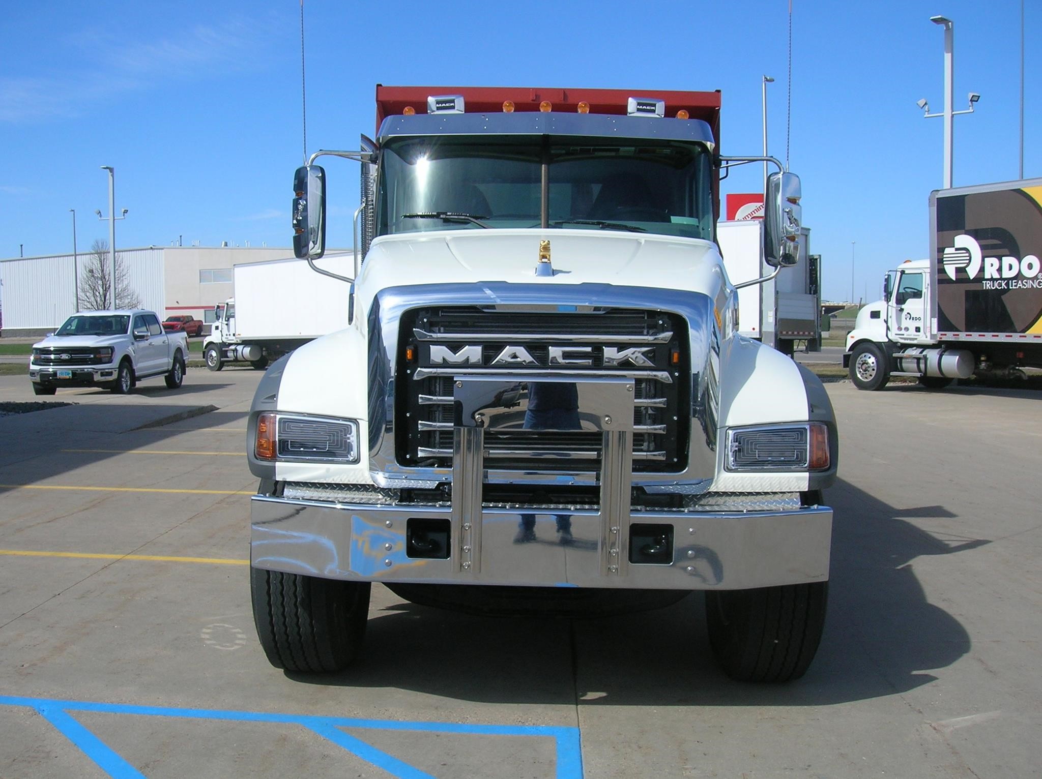 2027 MACK GRANITE 104FR 2027 MACK GRANITE 104FR - image 2 of 6