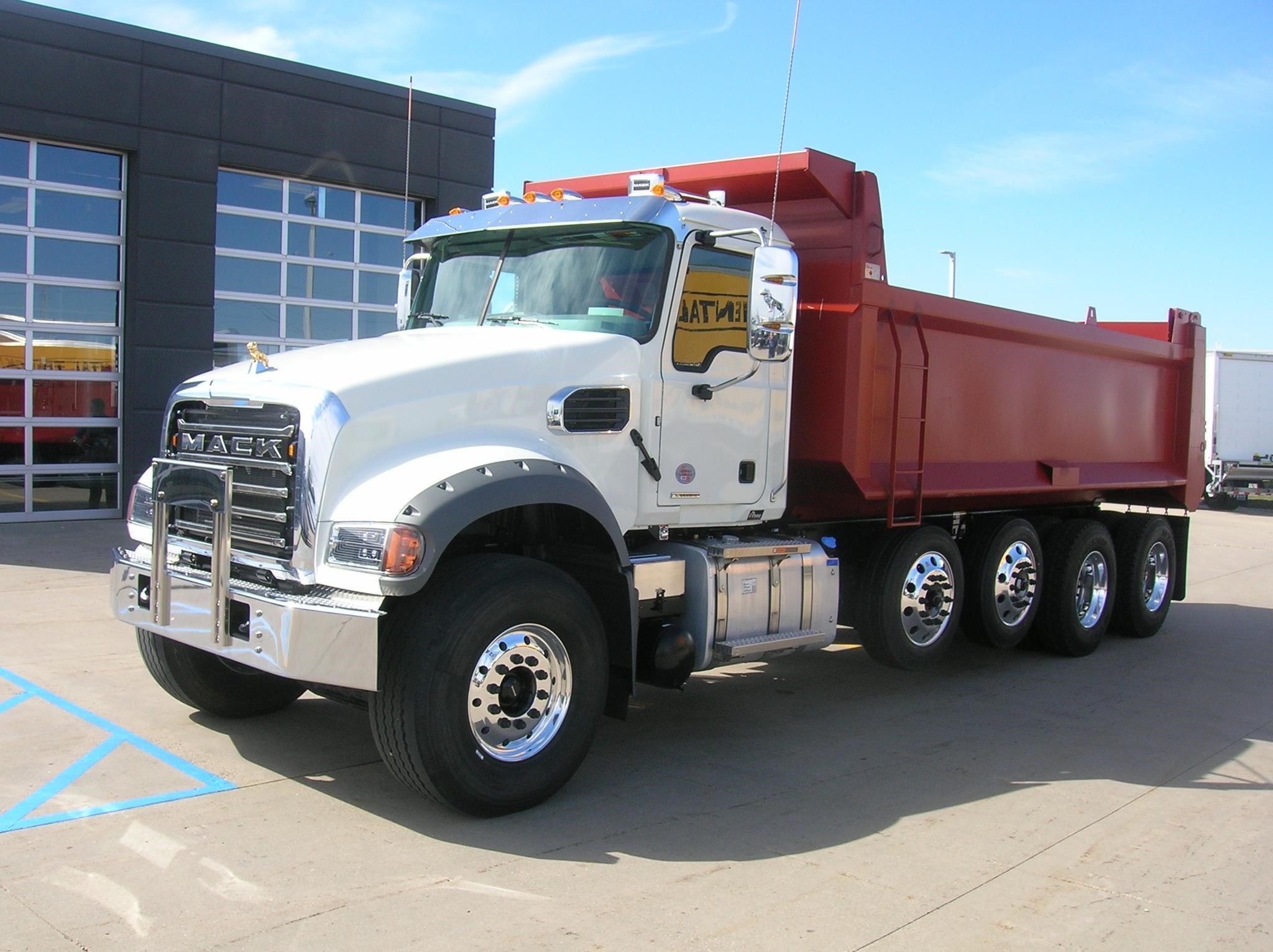 2027 MACK GRANITE 104FR 2027 MACK GRANITE 104FR - image 1 of 6