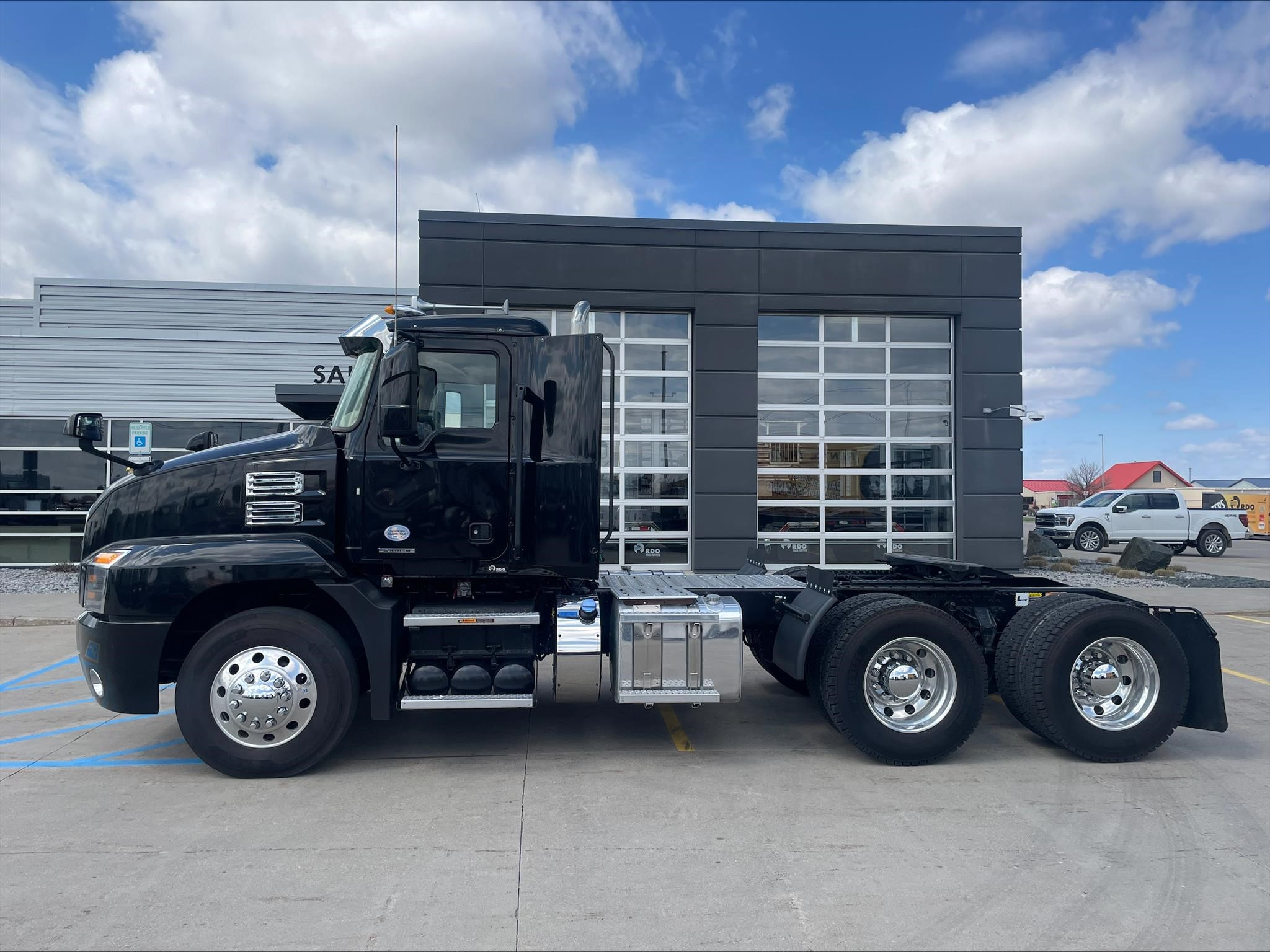 2020 MACK ANTHEM 64T - image 2 of 6