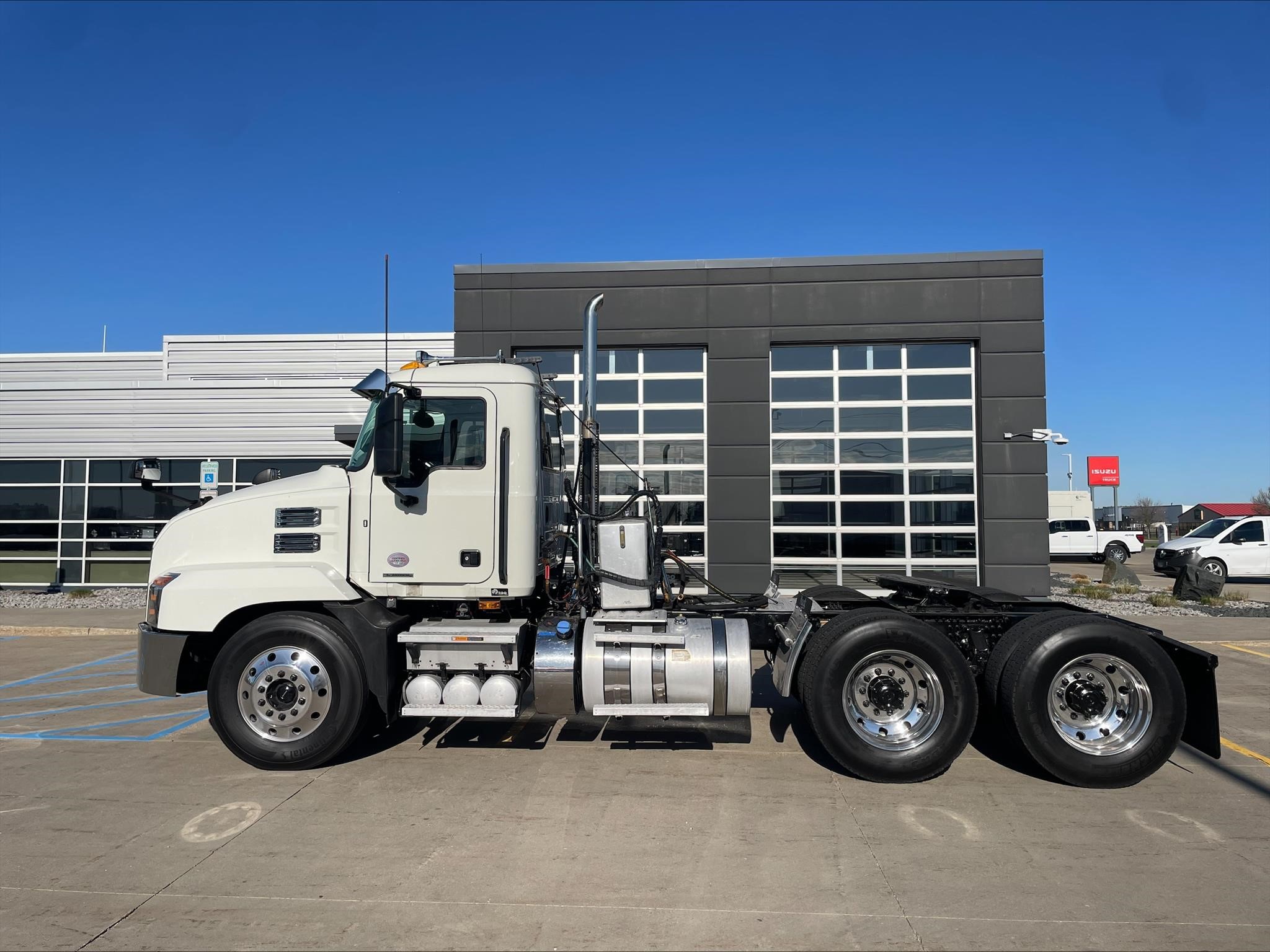 2021 MACK ANTHEM 64T 2021 MACK ANTHEM 64T - image 2 of 6
